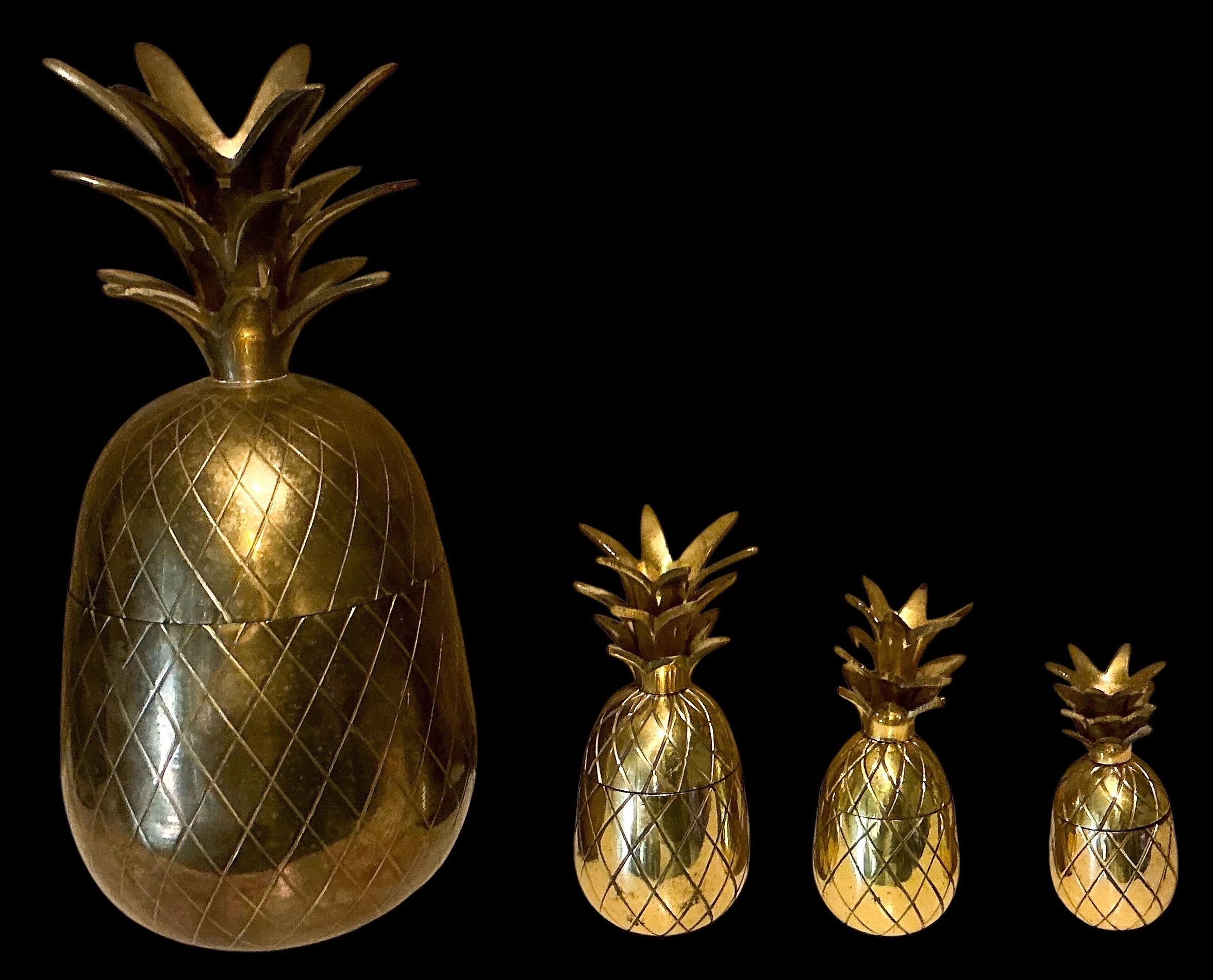 XX secolo Set di guarniture e cachepot ad ananas in ottone dell'epoca Hollywood Regency S/4 in vendita