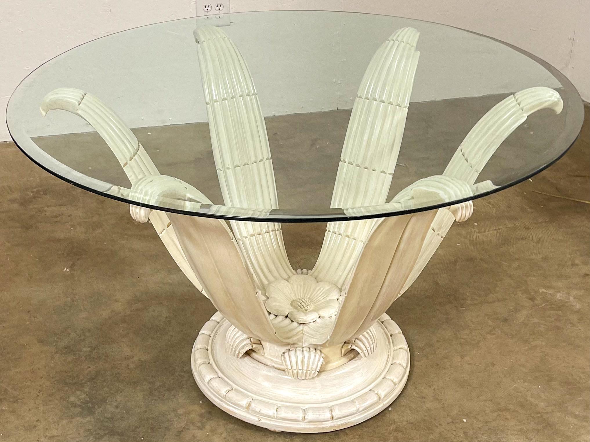 Table centrale ou de salle à manger italienne sculptée et cérusée de l'époque Hollywood Regency en vente 7