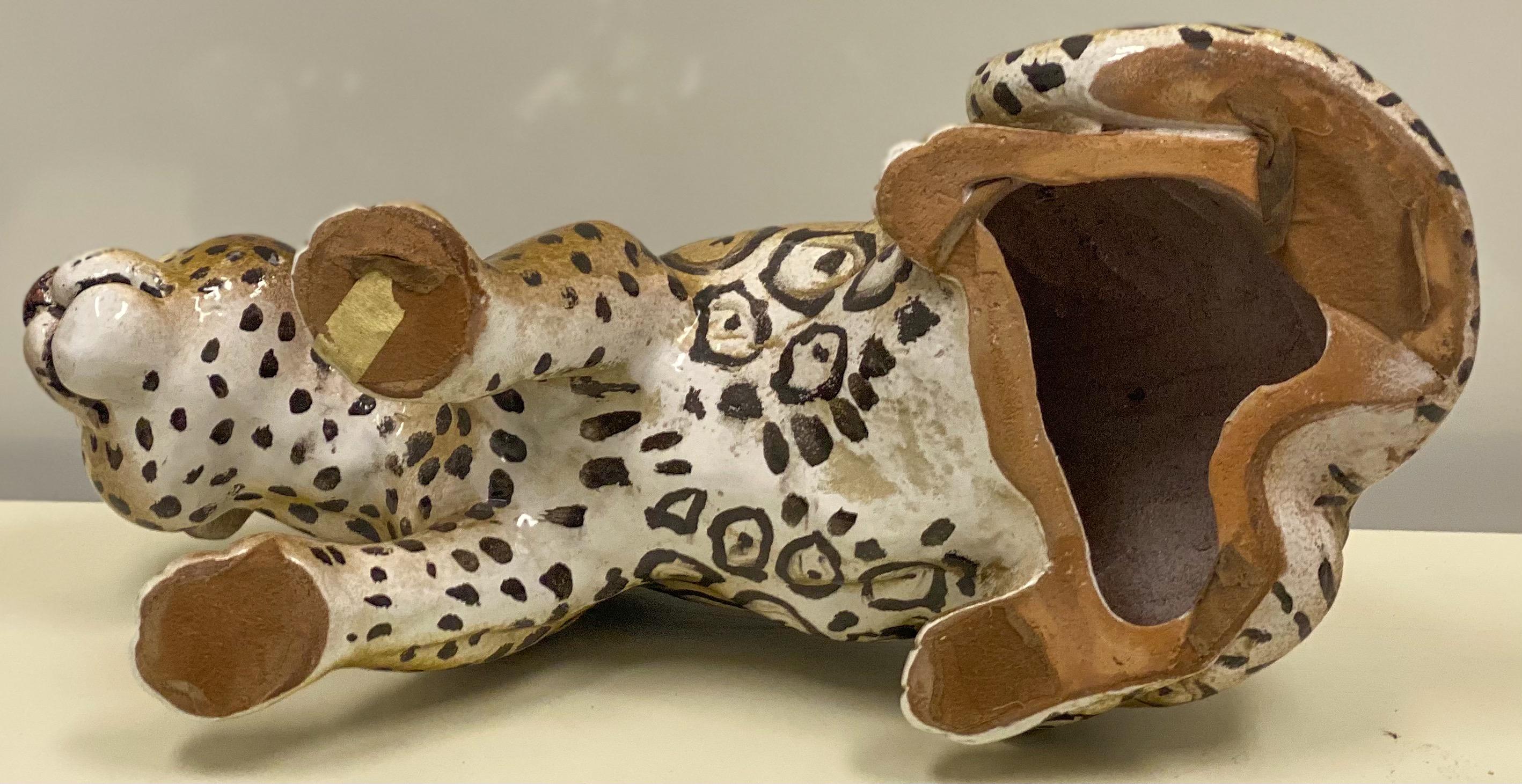 Hollywood Regency Era Crouching Italian Terracotta Leopard Figurine In Good Condition For Sale In Kennesaw, GA