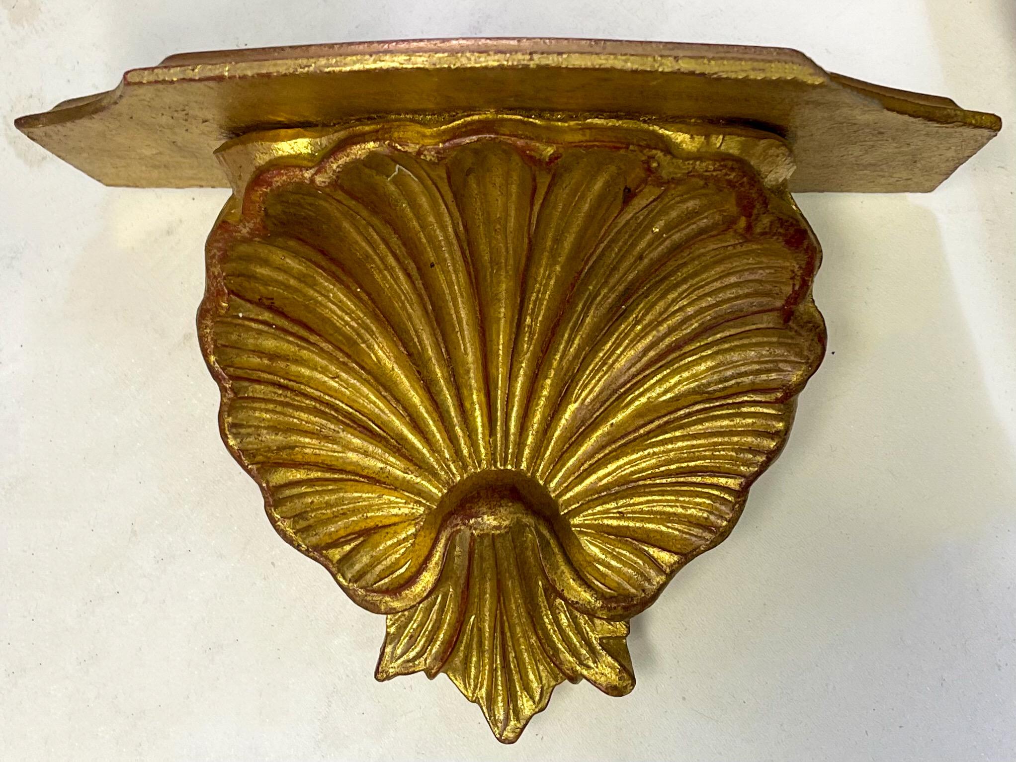 Hollywood Regency Era Italian Giltwood Carved Shell Form Wall Brackets, Pair In Good Condition In Kennesaw, GA