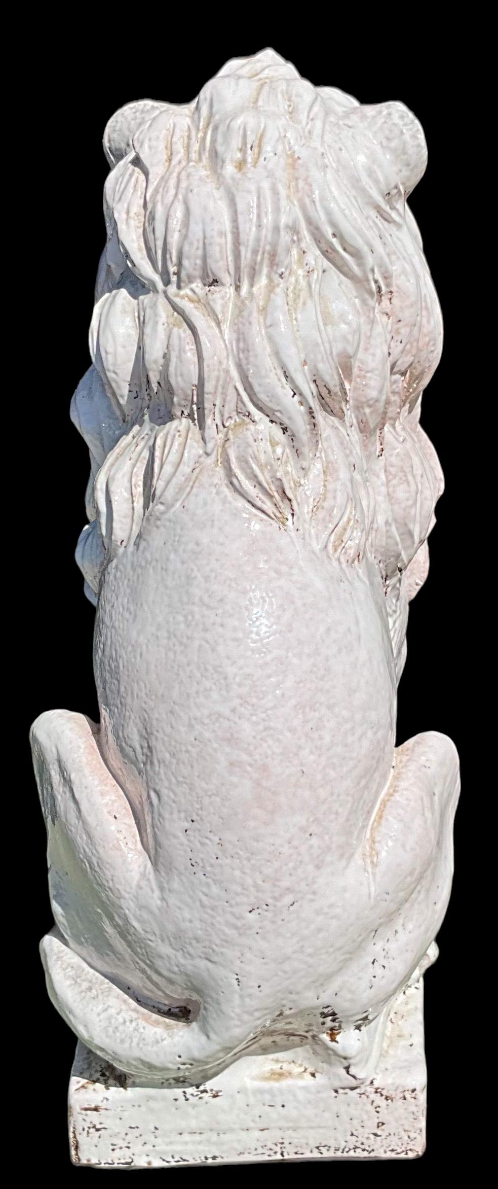 Neoklassizistische italienische Terrakotta-Löwenfigur/Statue aus der Hollywood-Regency-Ära  (Italienisch) im Angebot
