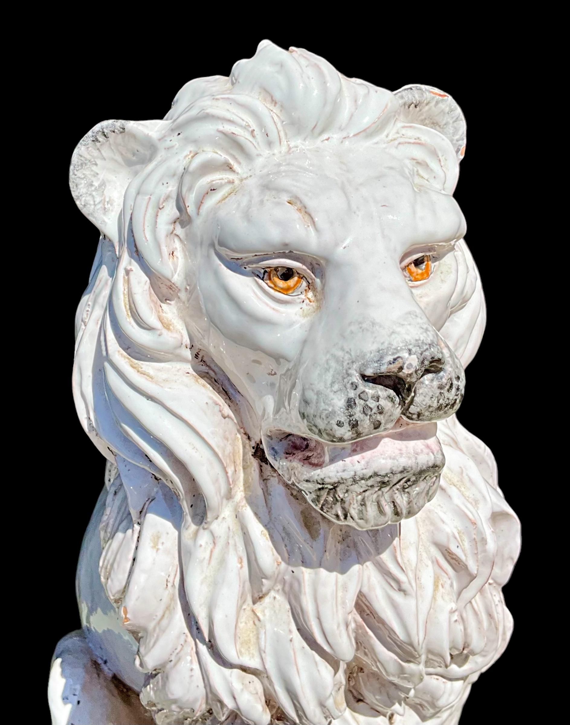Neoklassizistische italienische Terrakotta-Löwenfigur/Statue aus der Hollywood-Regency-Ära  im Zustand „Gut“ im Angebot in Kennesaw, GA