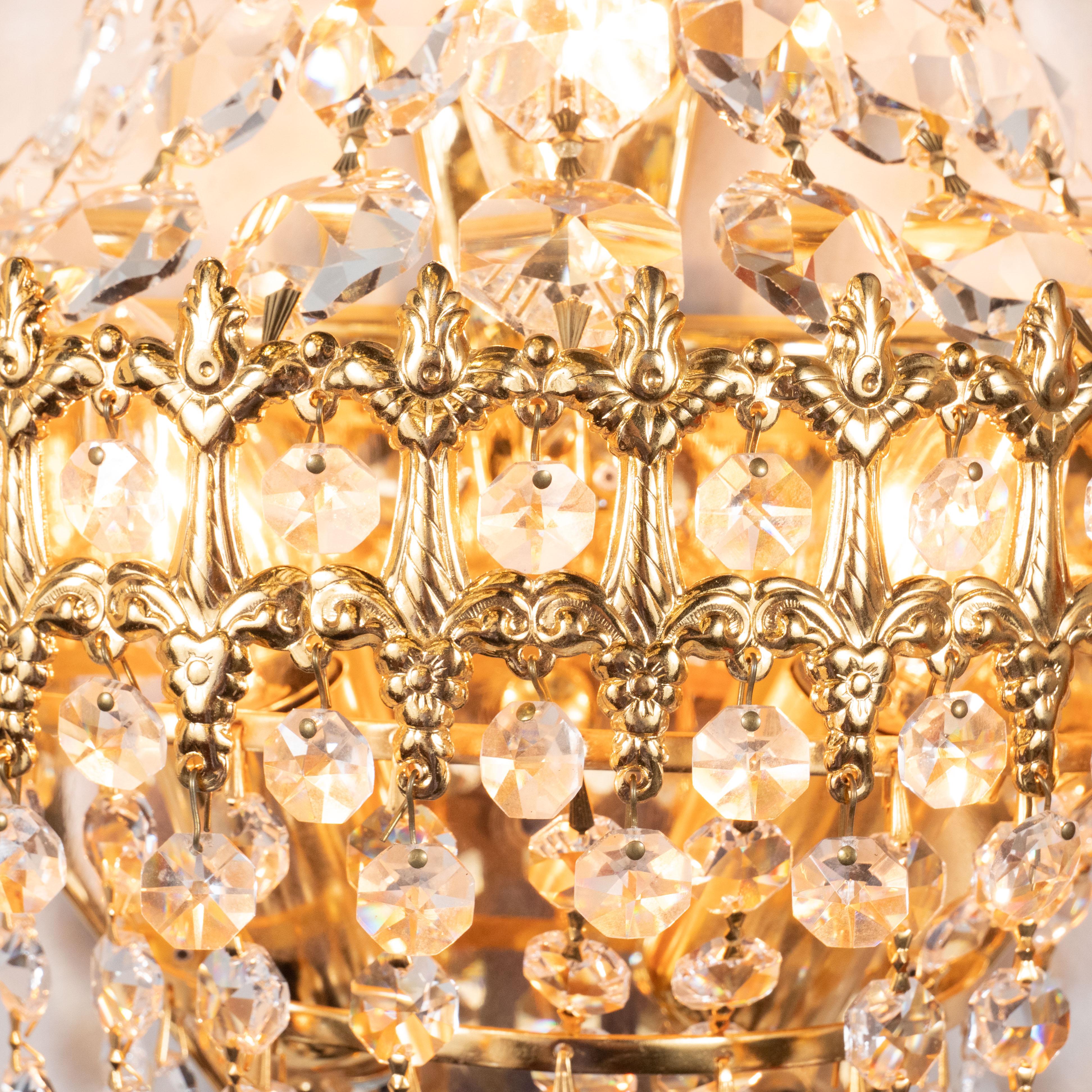 Hollywood Regency Faceted Crystal Teardrop Sconces with Gold-Plated Fittings In Excellent Condition In New York, NY