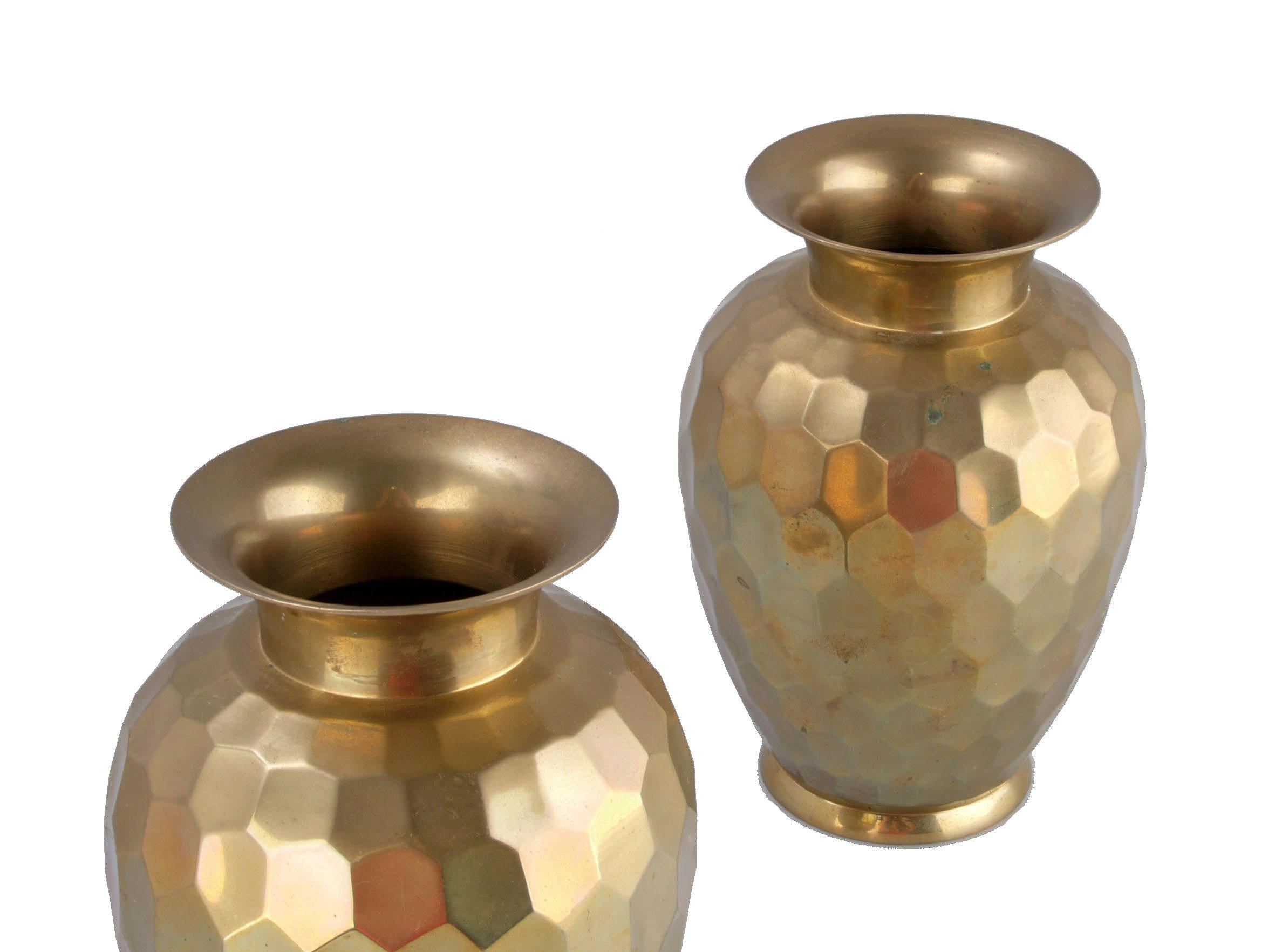 Pair Hollywood Regency Faceted Decorative Brass Vases In Good Condition For Sale In Miami, FL