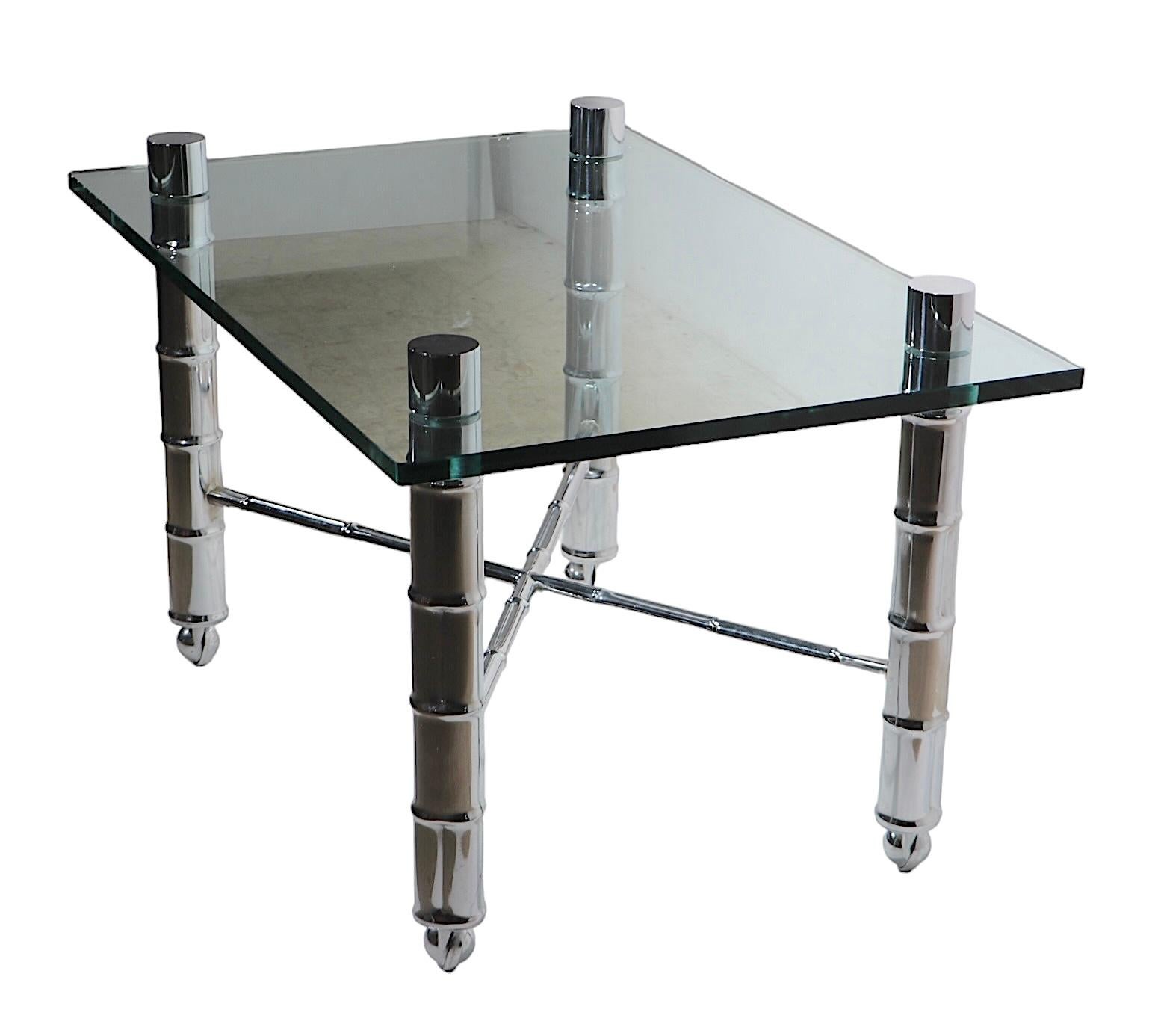 Table d'appoint en faux bambou, chrome et verre A.I.C. C.C. en vente 3