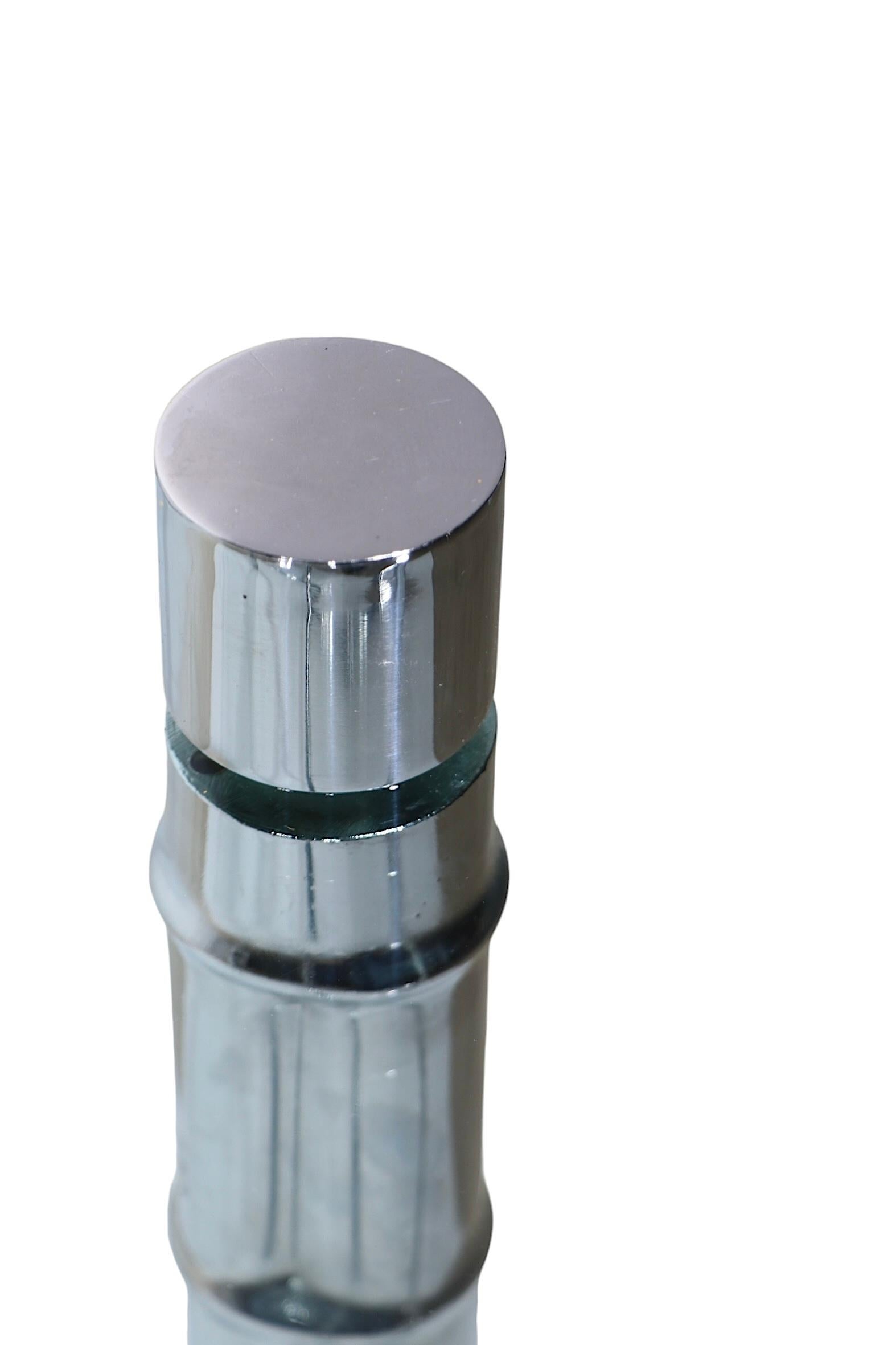 Verre Table d'appoint en faux bambou, chrome et verre A.I.C. C.C. en vente