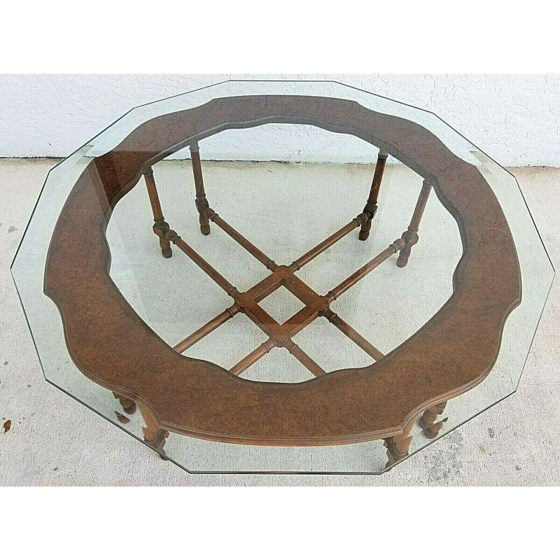 Offering one of our recent palm beach estate fine furniture acquisitions of A
Wellington Hall Hollywood Regency Faux Bamboo Burl Top Cocktail Coffee Table
Featuring a beveled polygon 12-sided glass top and burl wood finish on top.

Approximate