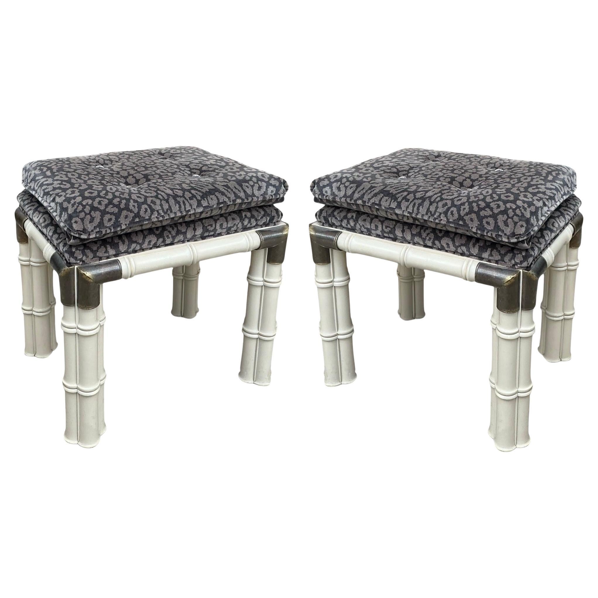 Pouf / Sgabelli / Panche in velluto leopardato di bambù finto Hollywood Regency - coppia