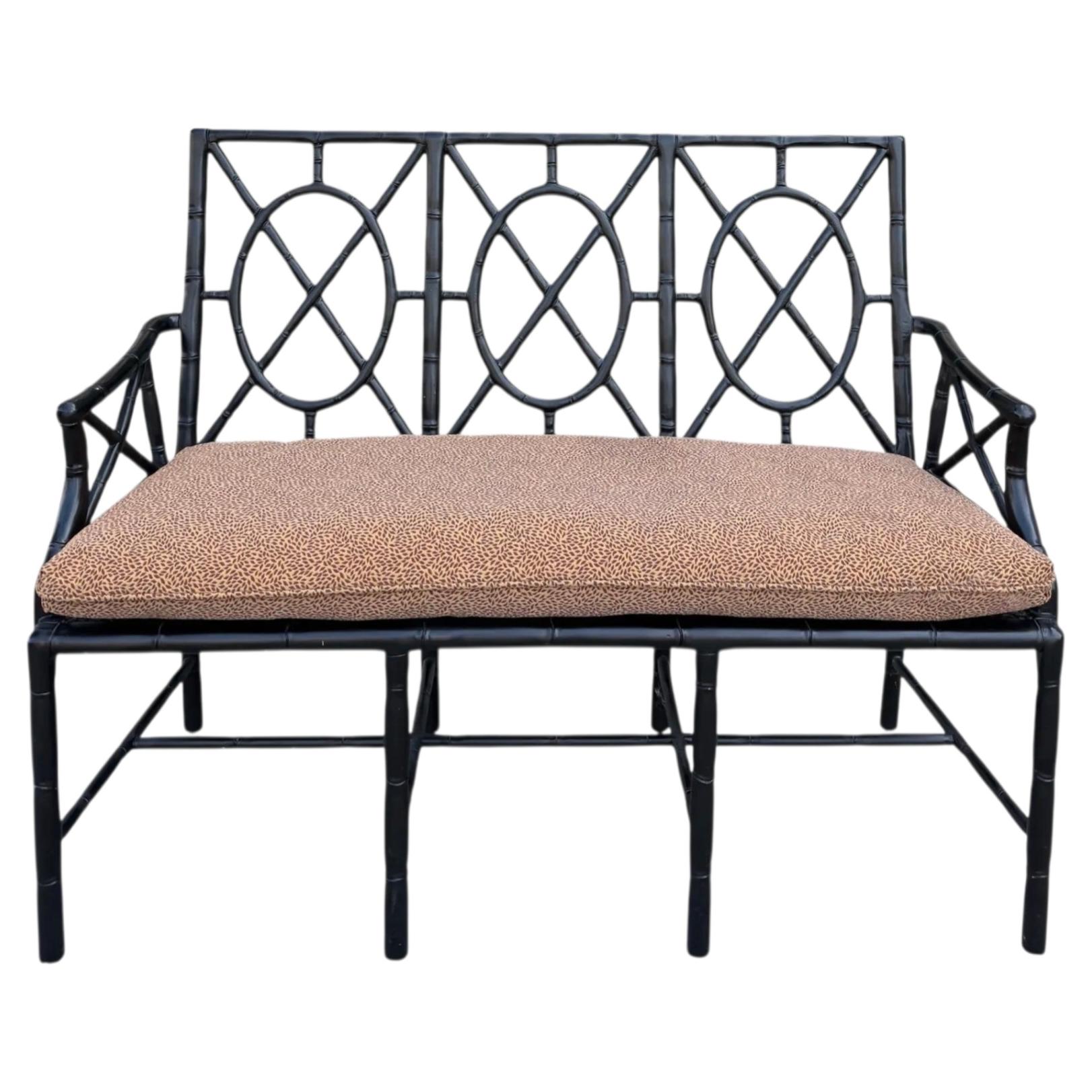 Hollywood Regency Loveseat Sofa Sofa mit Bambusimitat im Angebot