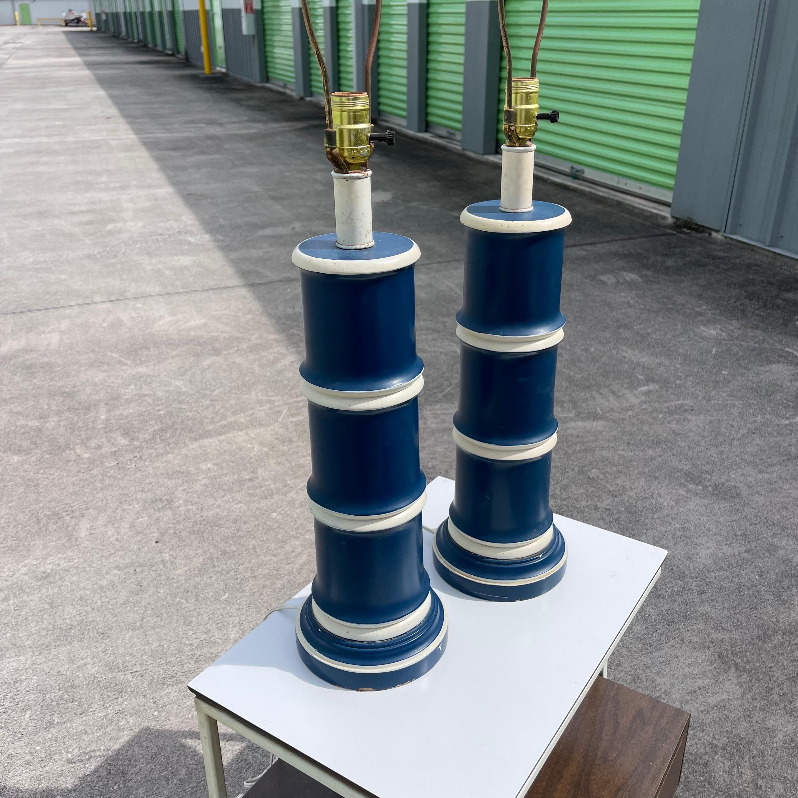 Pareja de lámparas de sobremesa de bambú de imitación Hollywood Regency en venta 1