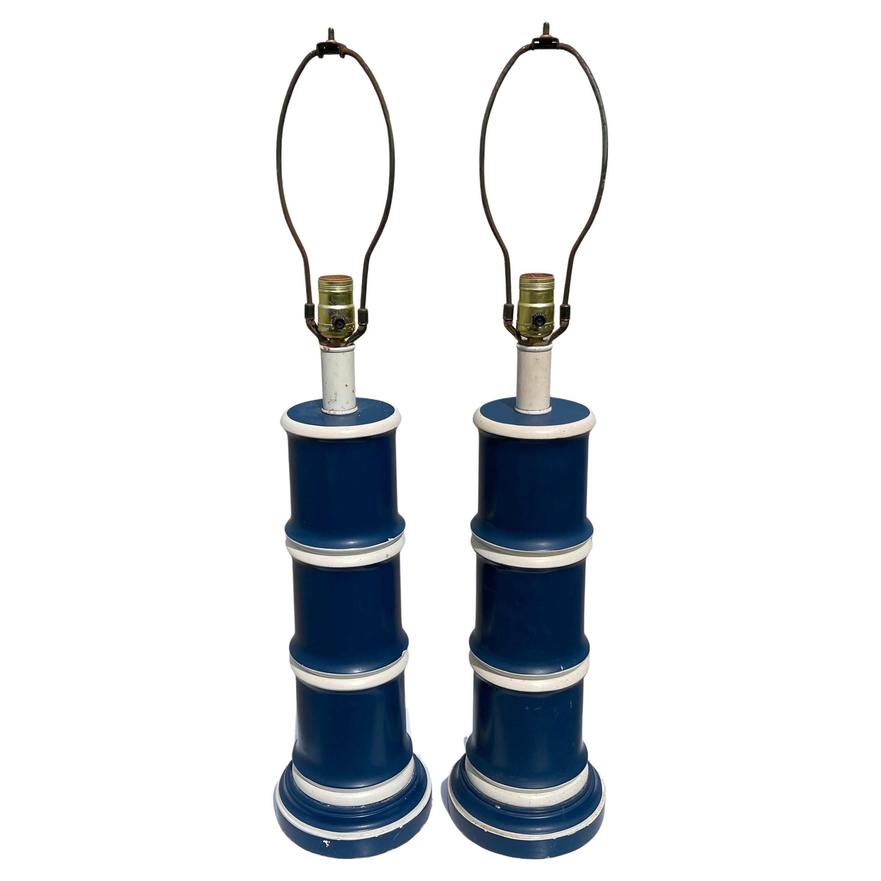 Lampade da tavolo in bambù finto Hollywood Regency, una coppia