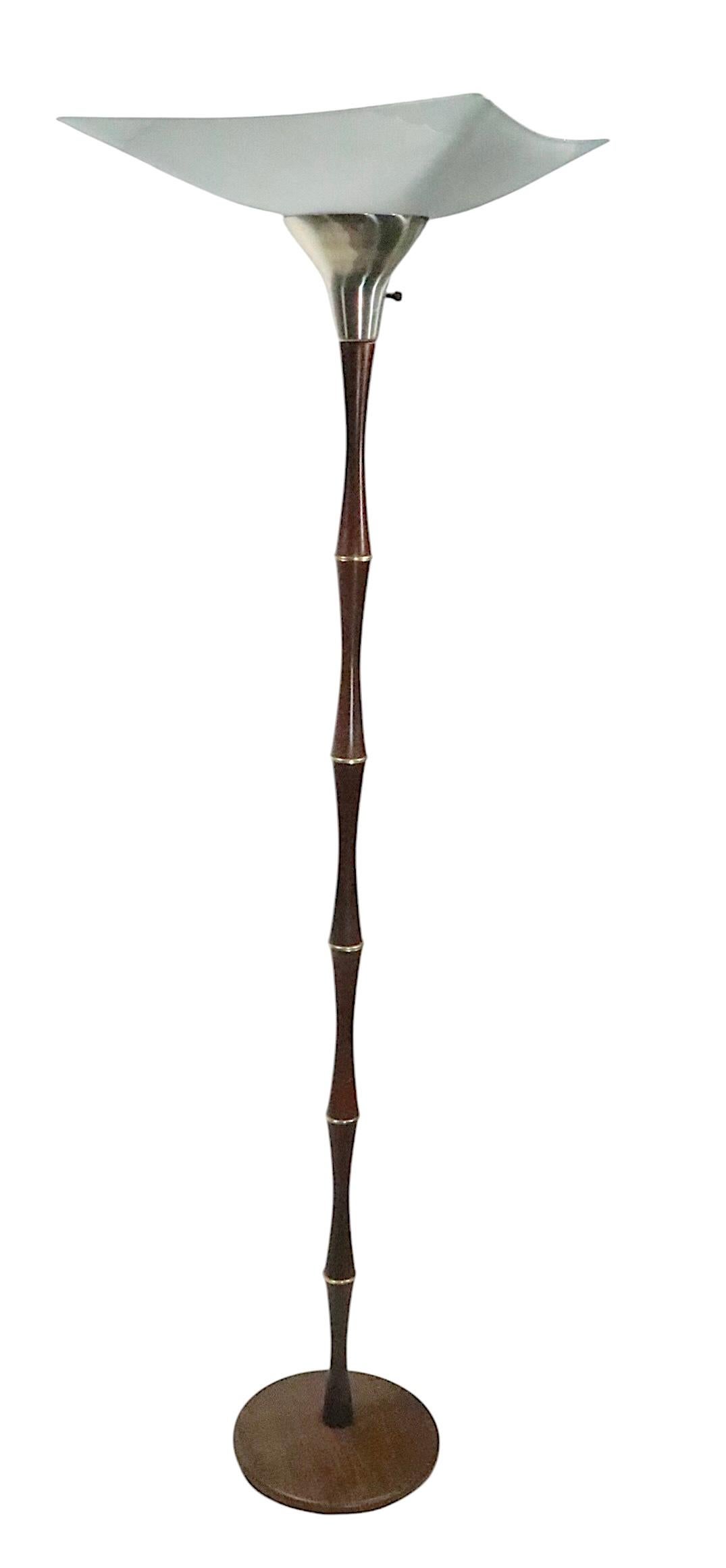 Lámpara de pie de bambú de imitación Hollywood Regency c 1940/50's en venta 9