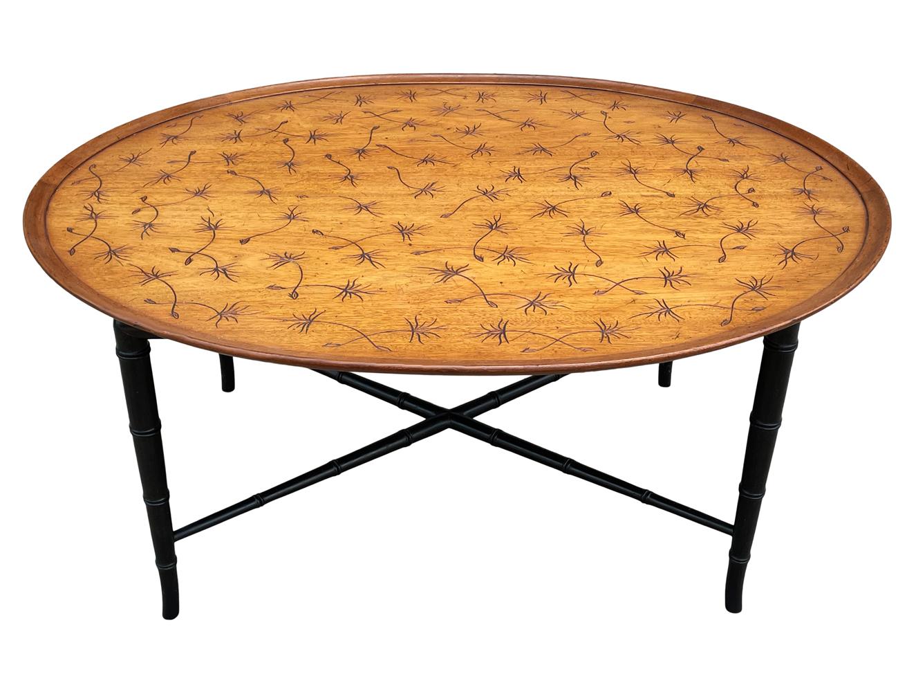 Mesa de cóctel con bandeja de bambú de imitación Hollywood Regency y tapa de roble by Kittinger finales del siglo XX