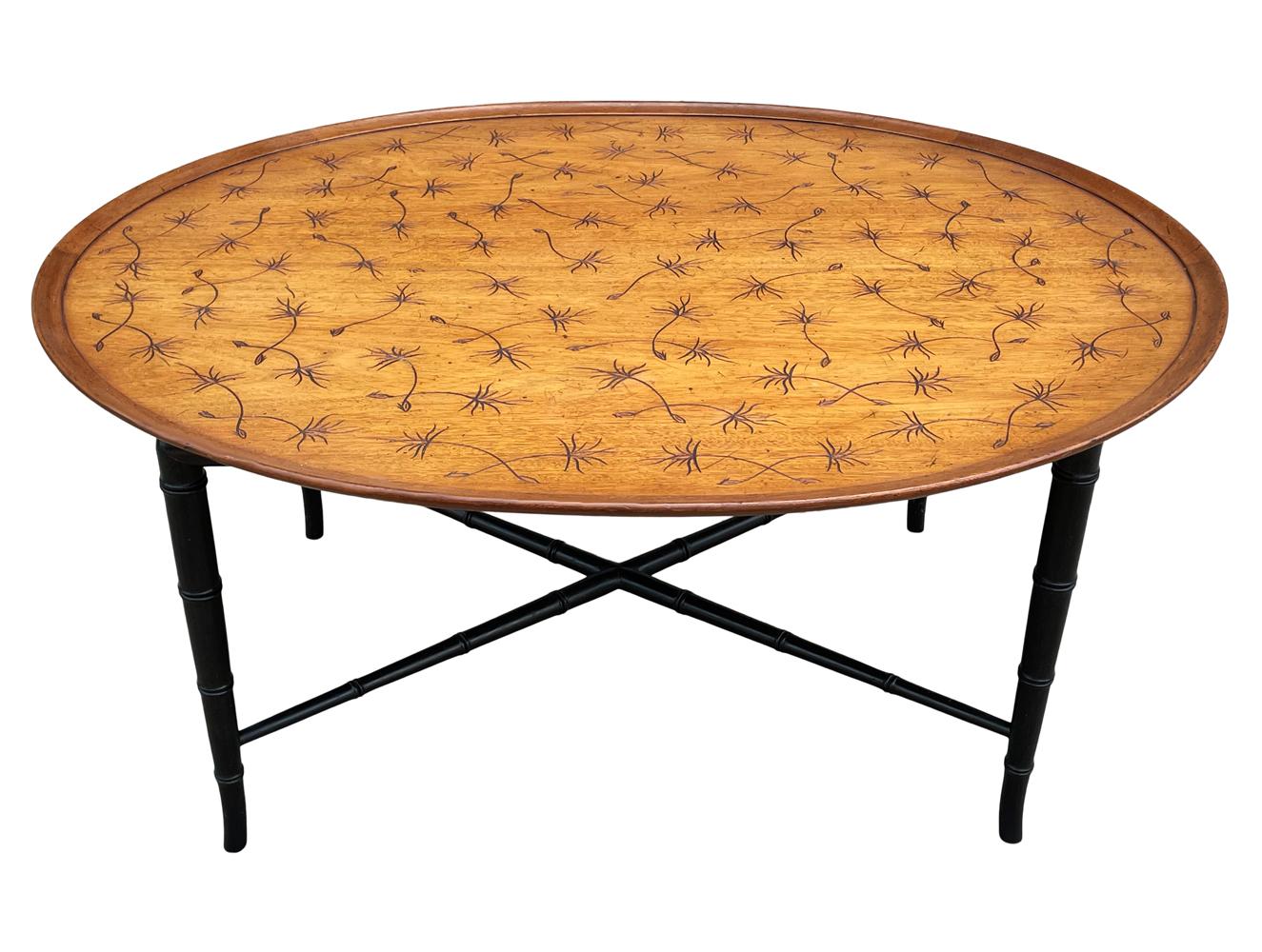 Fin du 20e siècle Table à cocktail avec plateau en faux bambou Hollywood Regency et plateau en chêne de Kittinger en vente