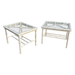 Mesa de centro o mesas auxiliares modulares de madera de bambú de imitación Hollywood Regency, un par