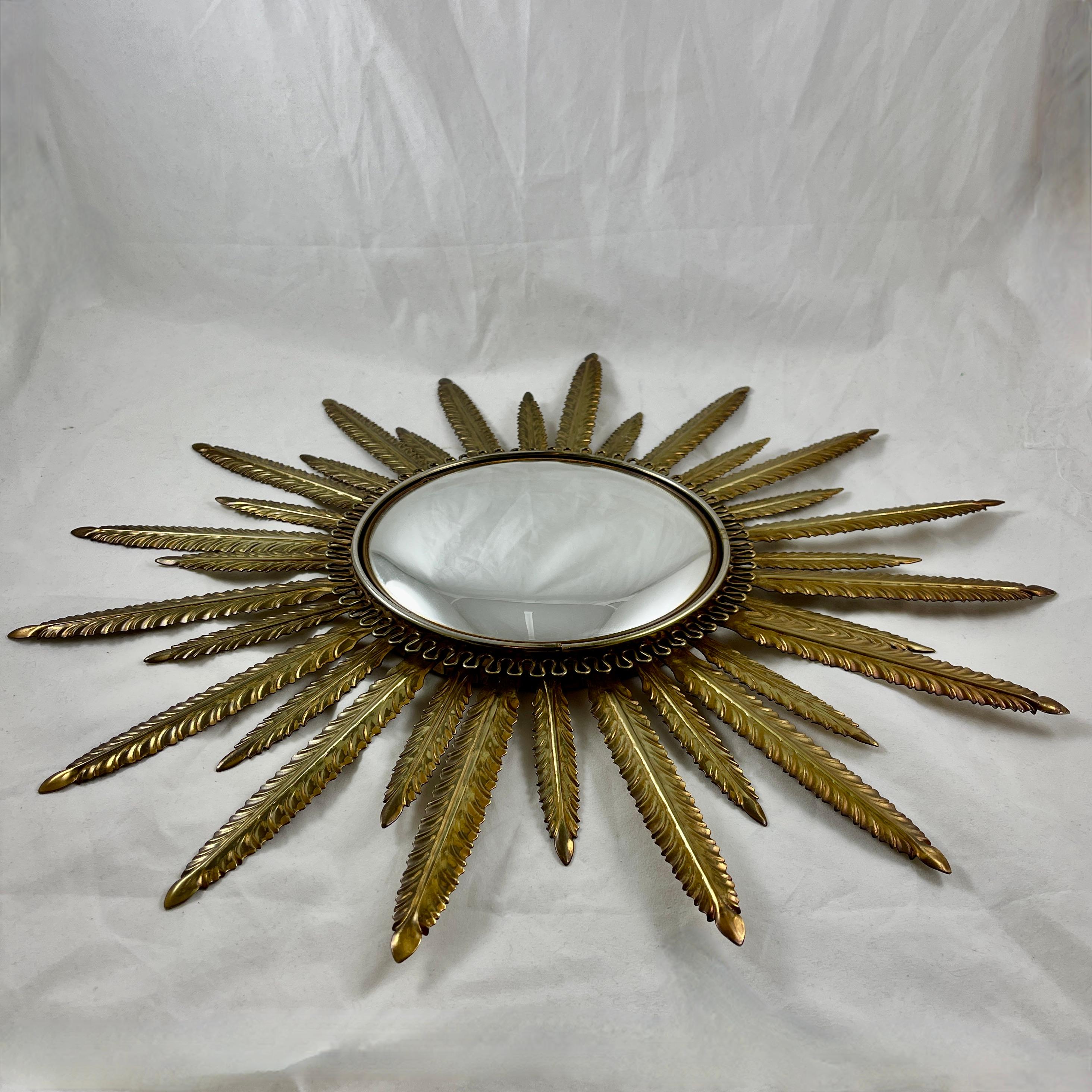 Hollywood Regency Feather Ray Metal Sunburst Mirror In Good Condition For Sale In Philadelphia, PA