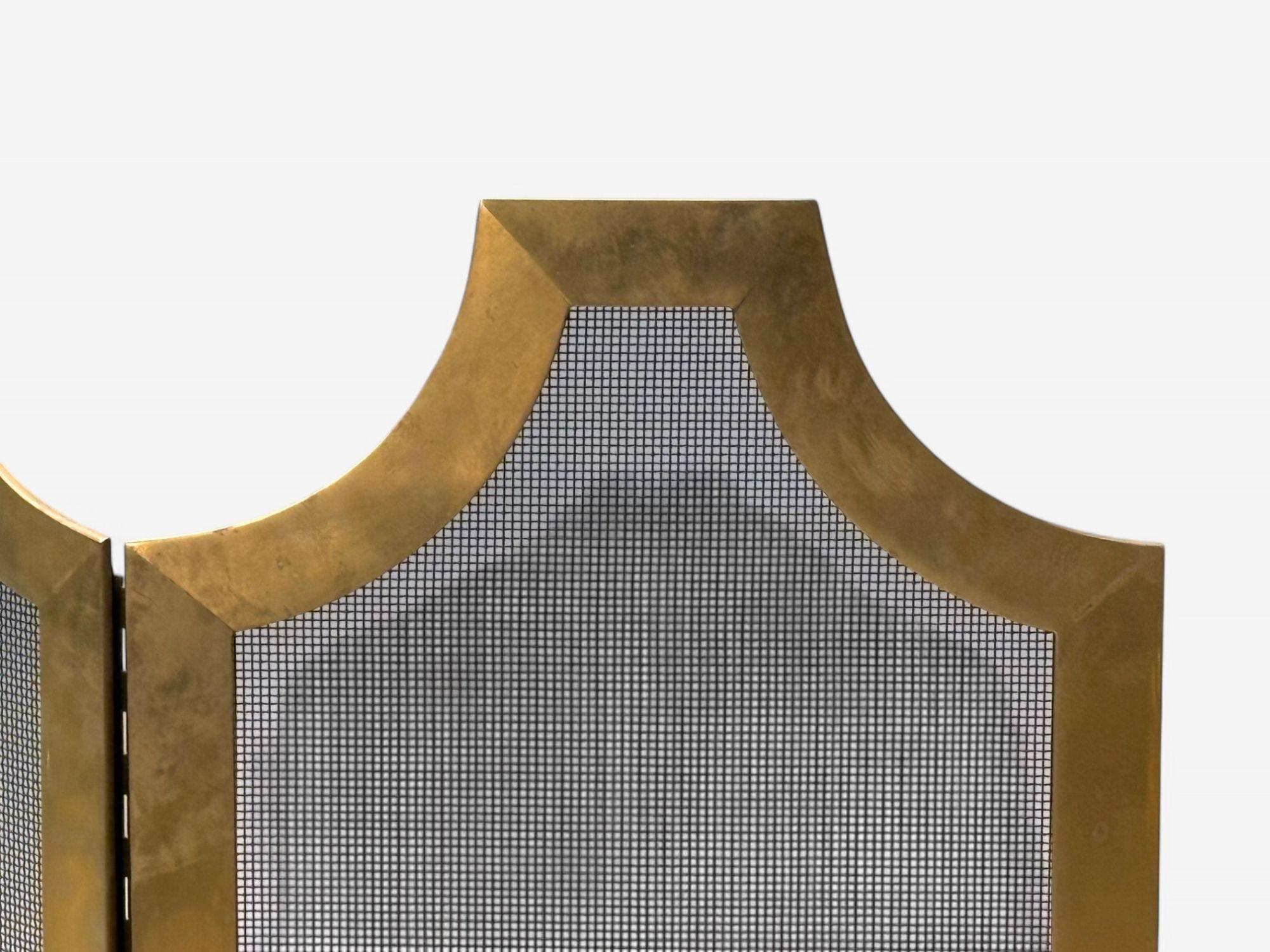 Milieu du XXe siècle Pare-feu de style Régence hollywoodienne, bronze massif, maille métallique, États-Unis, années 1940 en vente