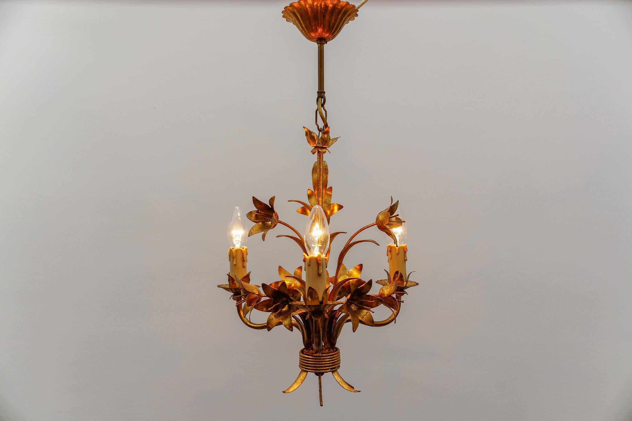 Hollywood Regency Plafonnier à fleurs de style régence hollywoodienne par Hans Kögl, Allemagne, années 1970 en vente