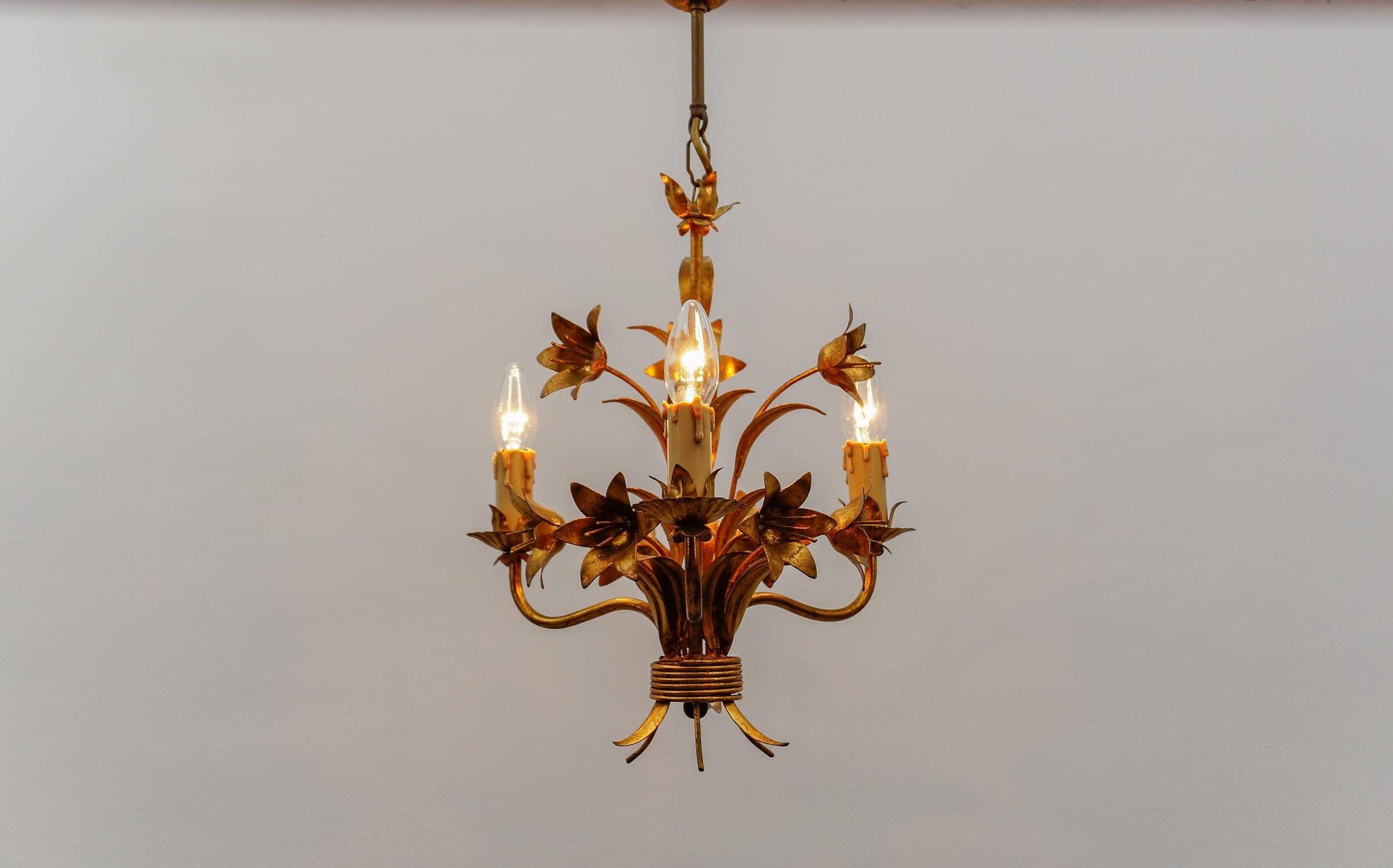 Doré Plafonnier à fleurs de style régence hollywoodienne par Hans Kögl, Allemagne, années 1970 en vente