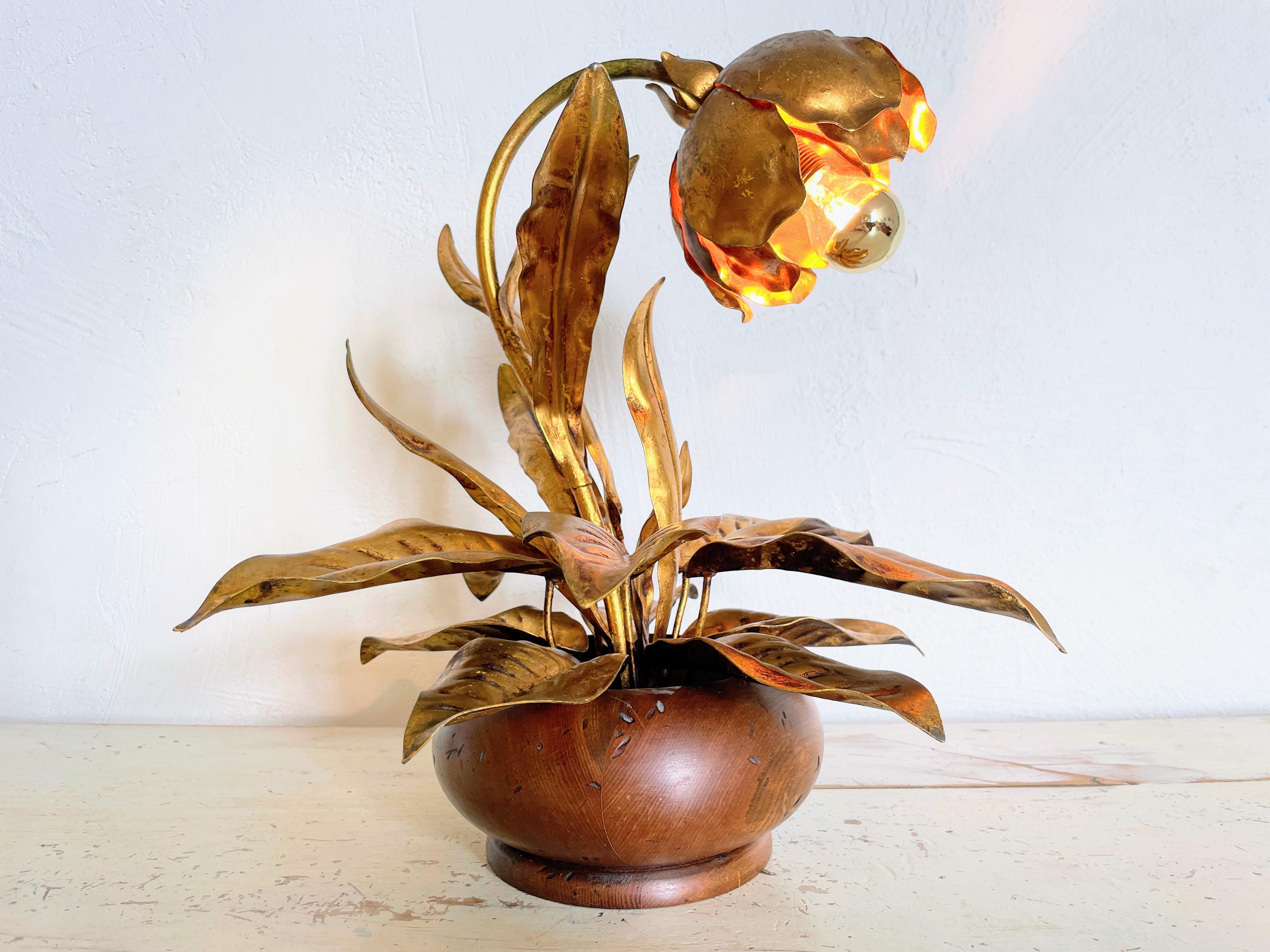 Late 20th Century Hollywood Regency Flower-Shaped Table Lamp in Florentine Style For Sale