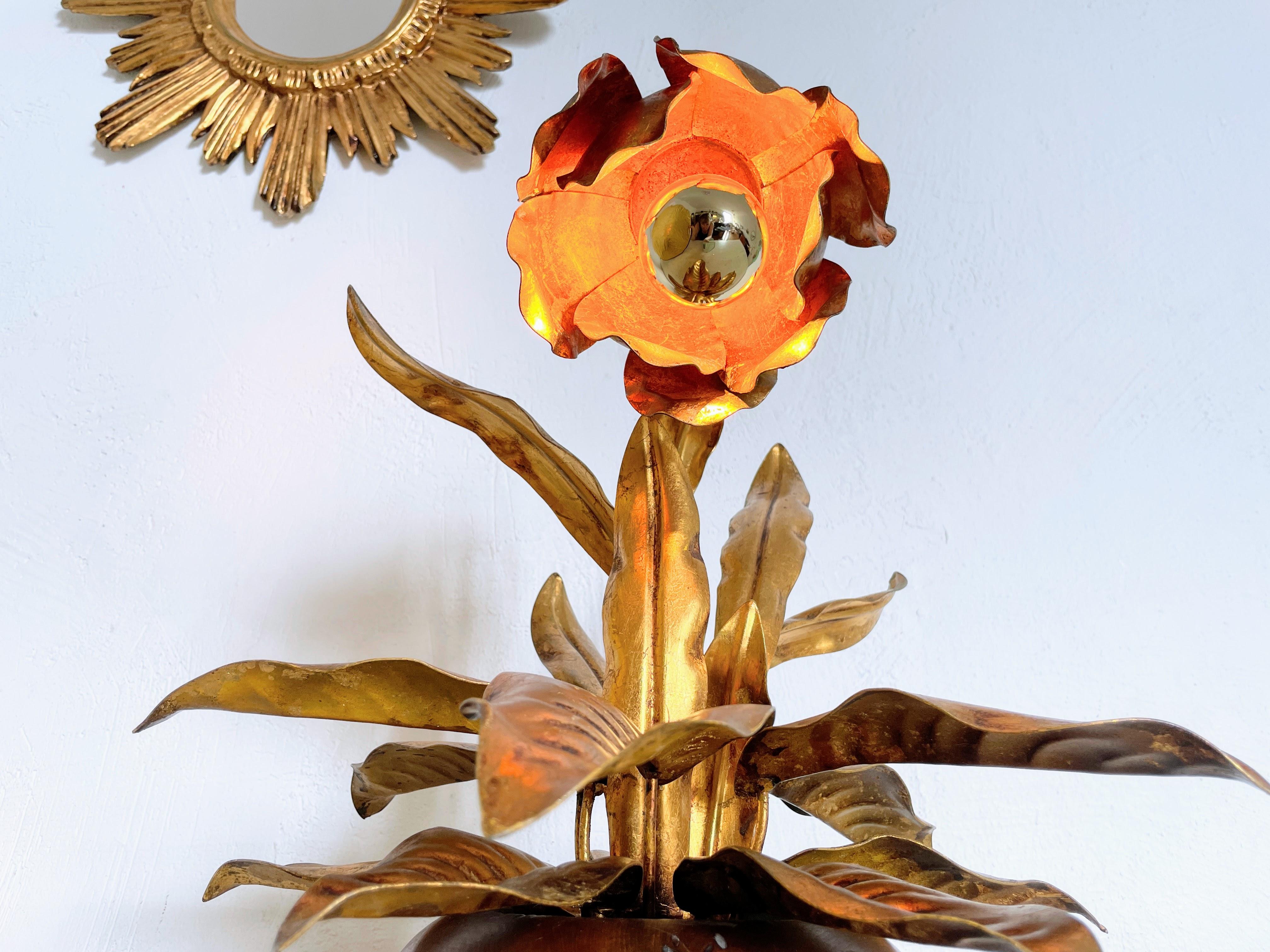 Bois Lampe de table en forme de fleur de style Florentine Hollywood Regency en vente