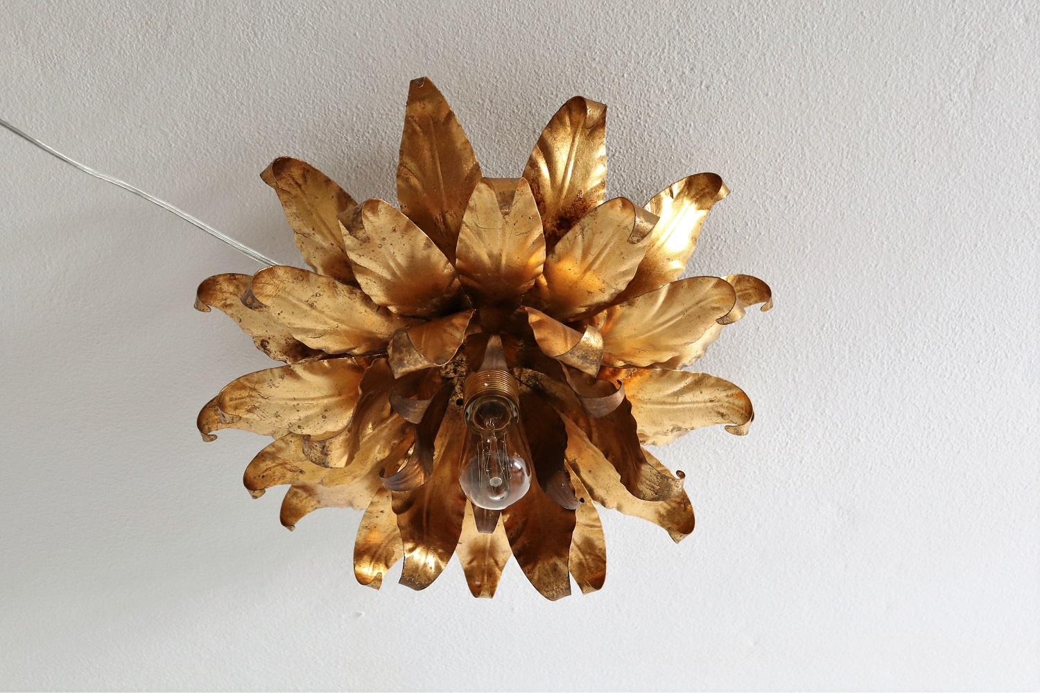 Gorgeous flush mount ceiling light with strong big leaves Made in Germany by Kögl in the 1970s.
The ceiling light has a beautiful golden color with little patina.
One middle light bulb holder for an Edison bulb which makes nice soft light and