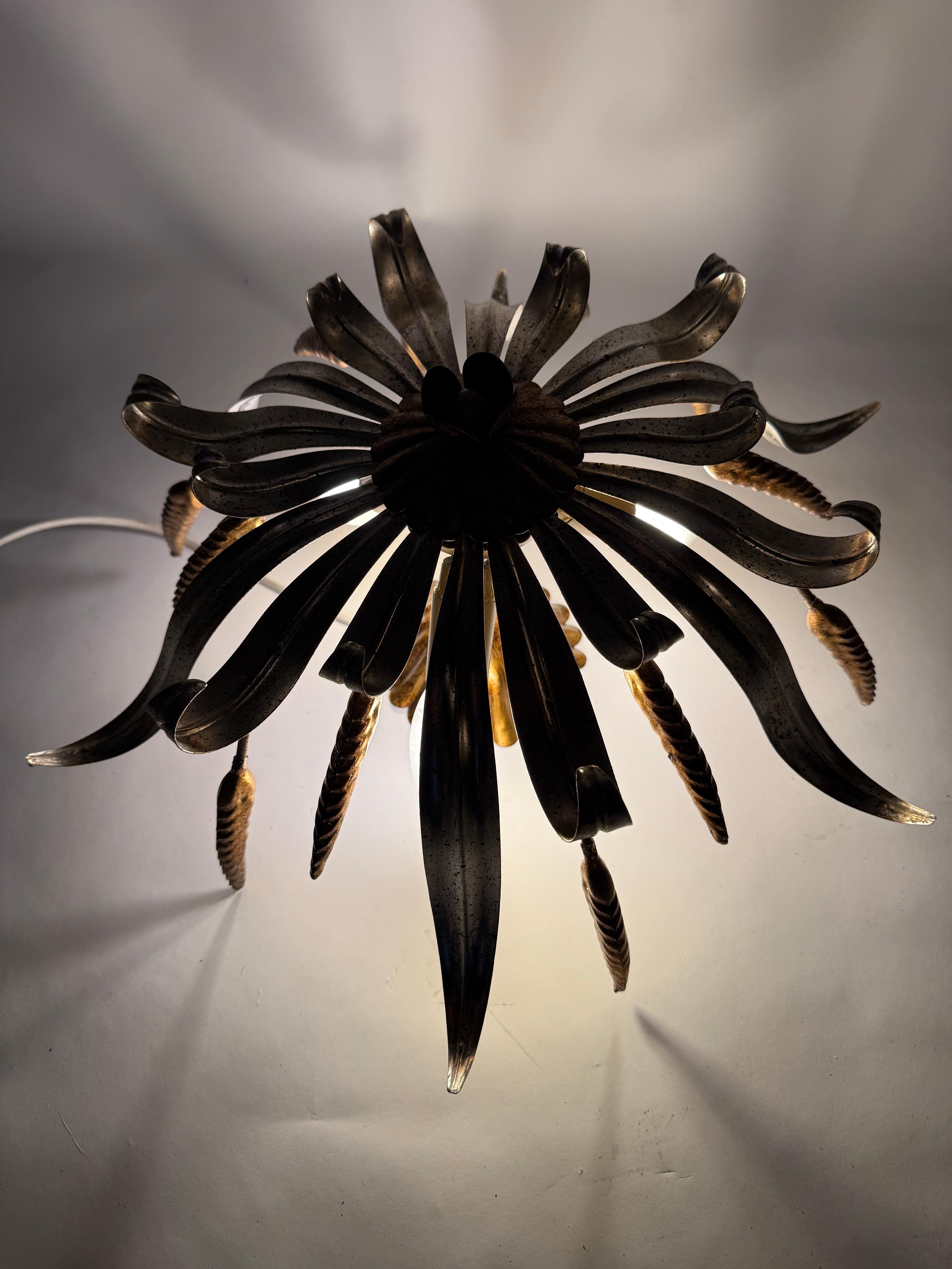 Italiano Lampada ad incasso Hollywood Regency con orecchie di grano in oro e argento in vendita