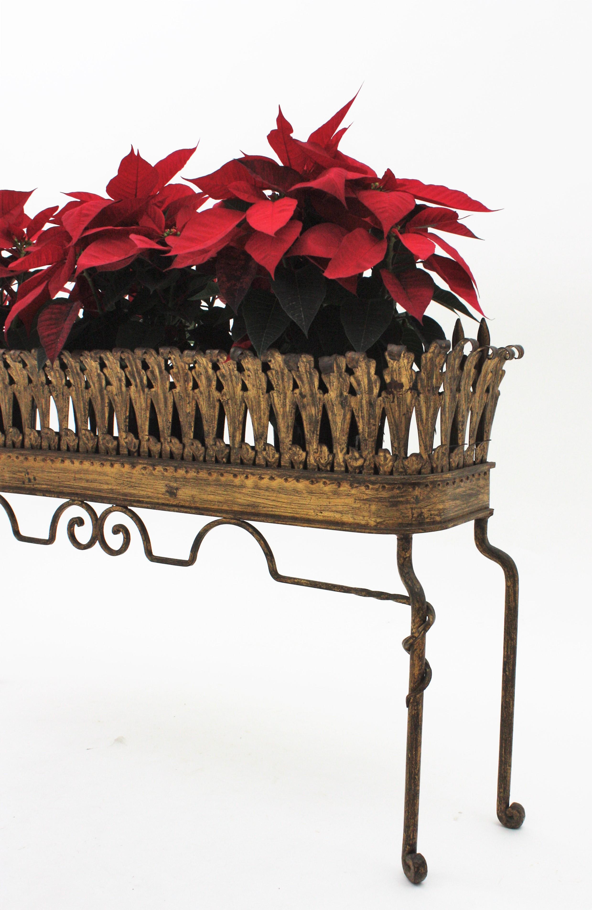 Hollywood Regency Foliage Tall Planter Jardinière in Gilt Iron, France, 1940s 6