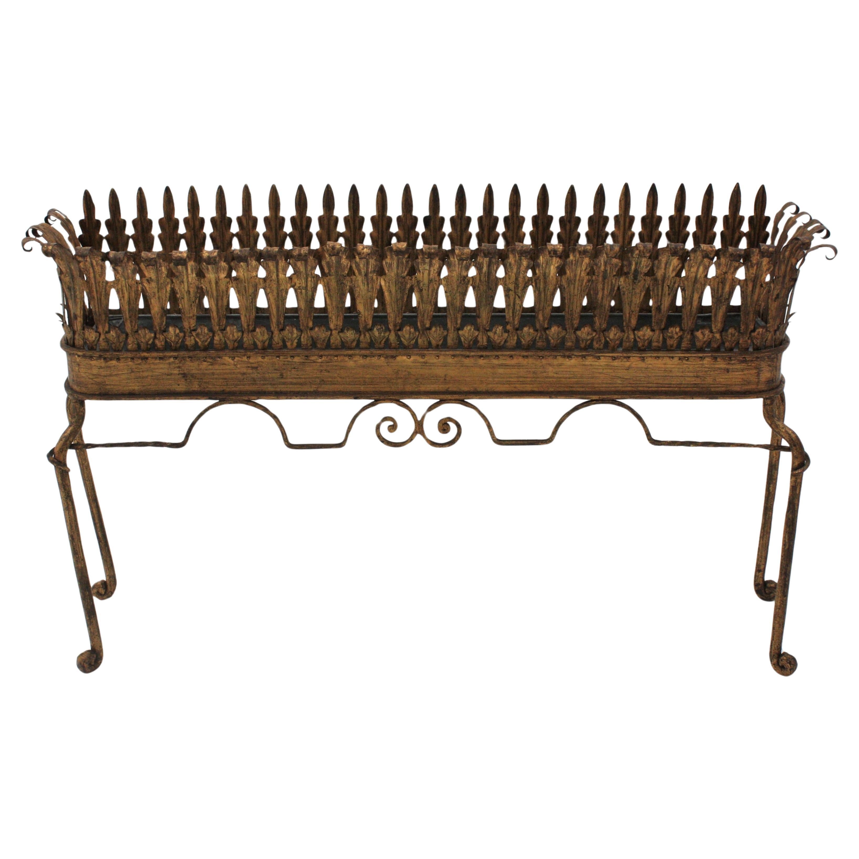 Hollywood Regency Foliage Tall Planter Jardinière oder Drinks Stand in vergoldetem Eisen (Französisch) im Angebot