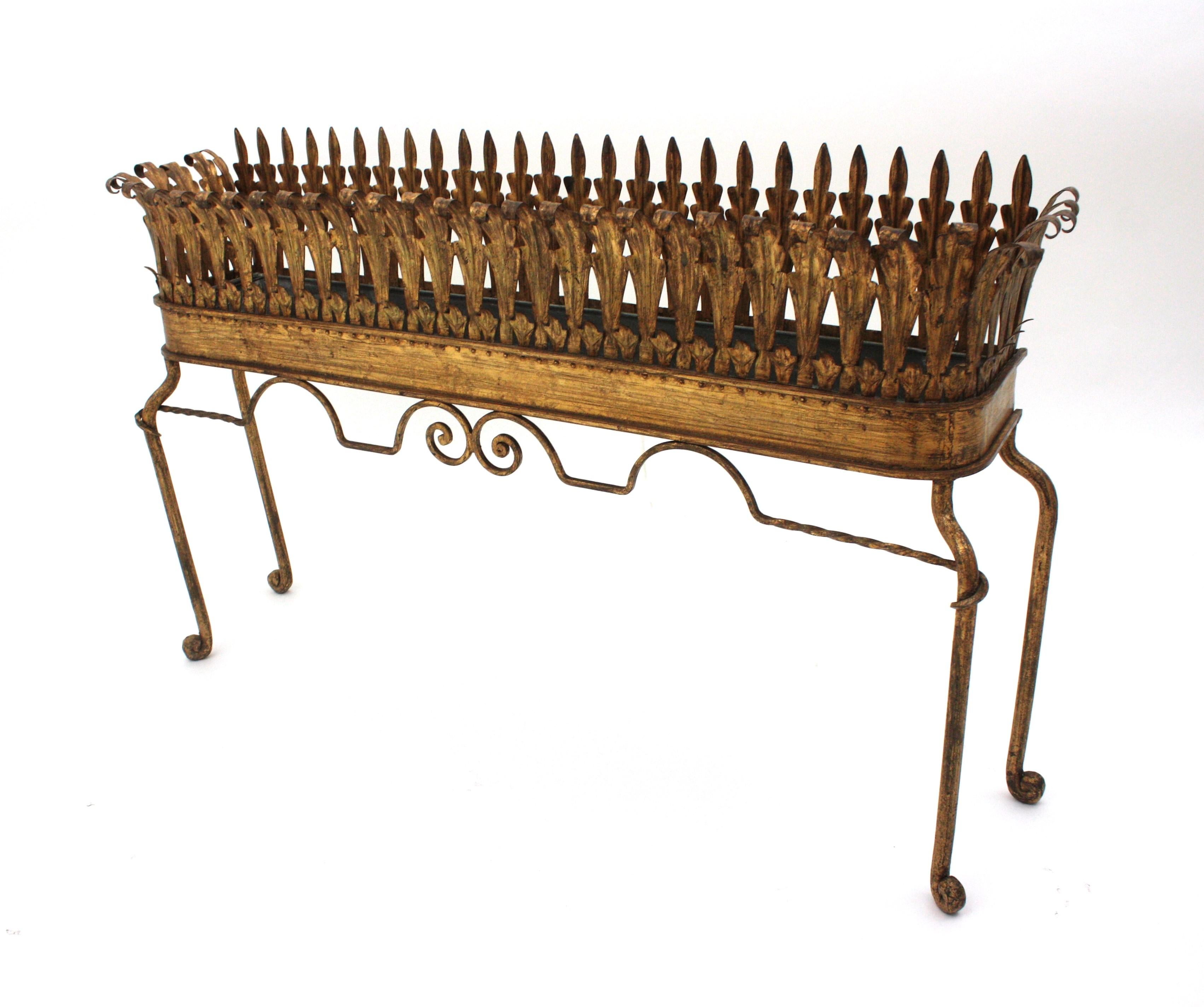 Hollywood Regency Foliage Tall Planter Jardinière oder Drinks Stand in vergoldetem Eisen im Zustand „Gut“ im Angebot in Barcelona, ES