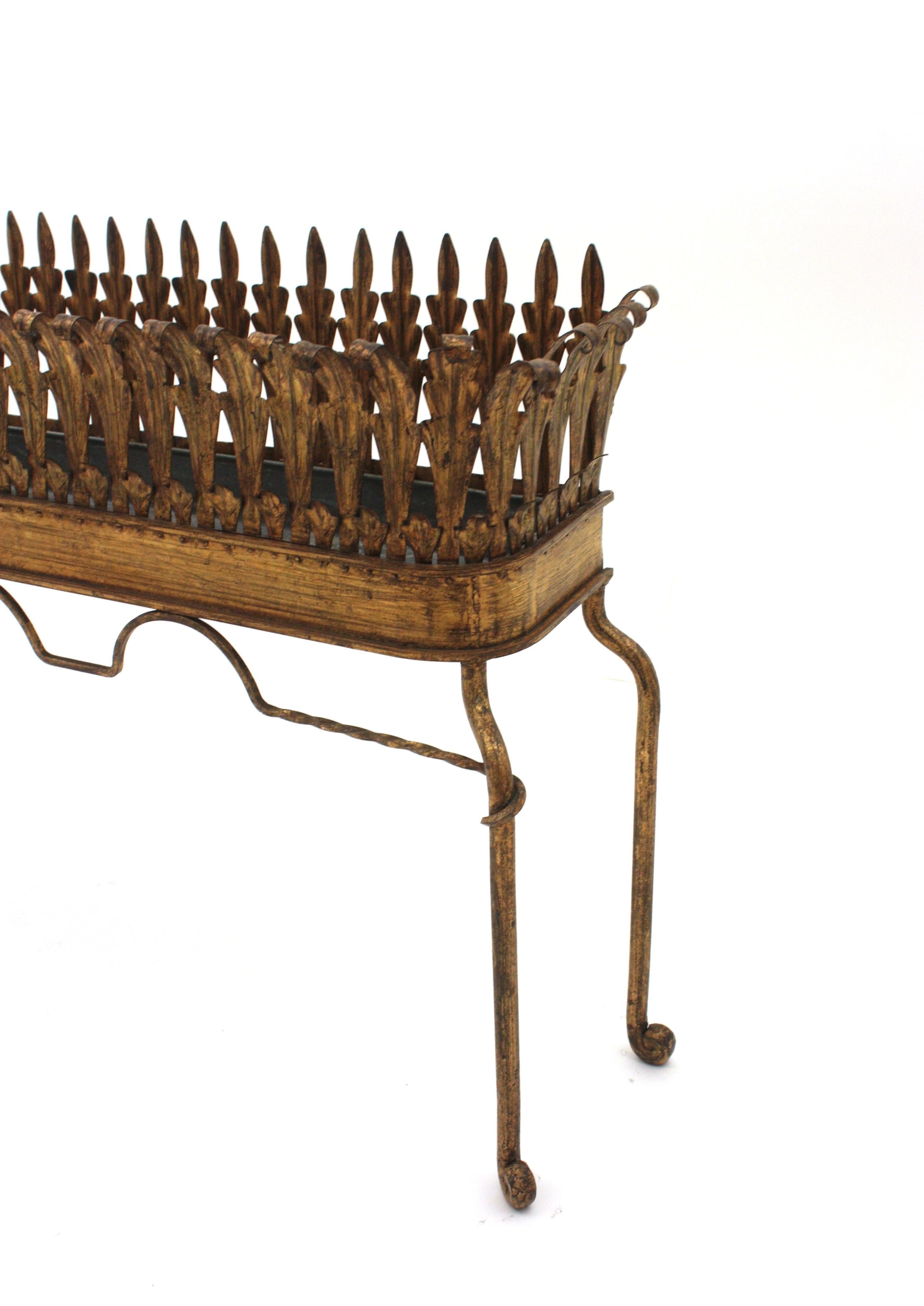 Hollywood Regency Foliage Tall Planter Jardinière oder Drinks Stand in vergoldetem Eisen im Angebot 3