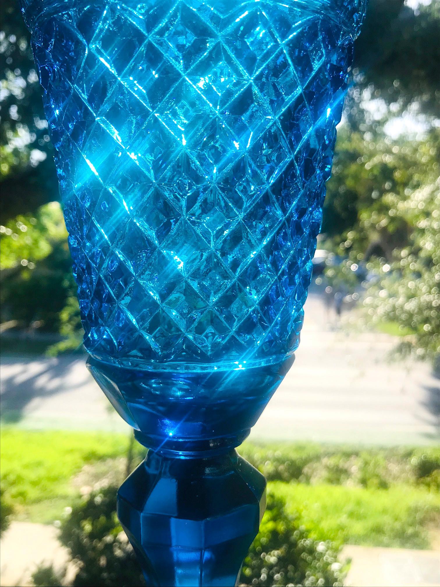 Mid-20th Century Hollywood Regency Footed Glass Urn with Lid in Vibrant Aqua, 1940s For Sale