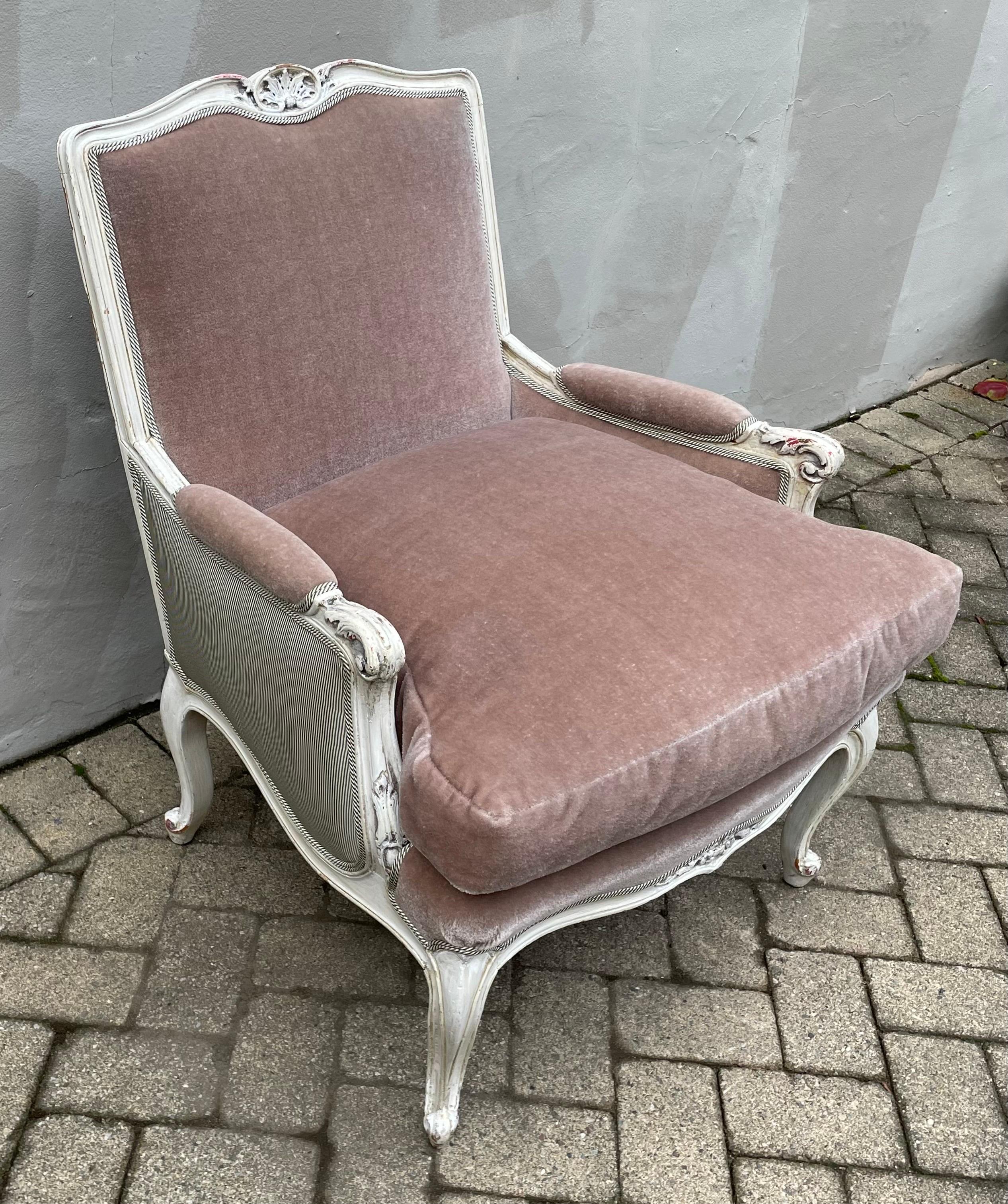Side Chair French Bergere in Light Plum Velvet Mohair Hollywood Regency In Good Condition For Sale In Bedford Hills, NY