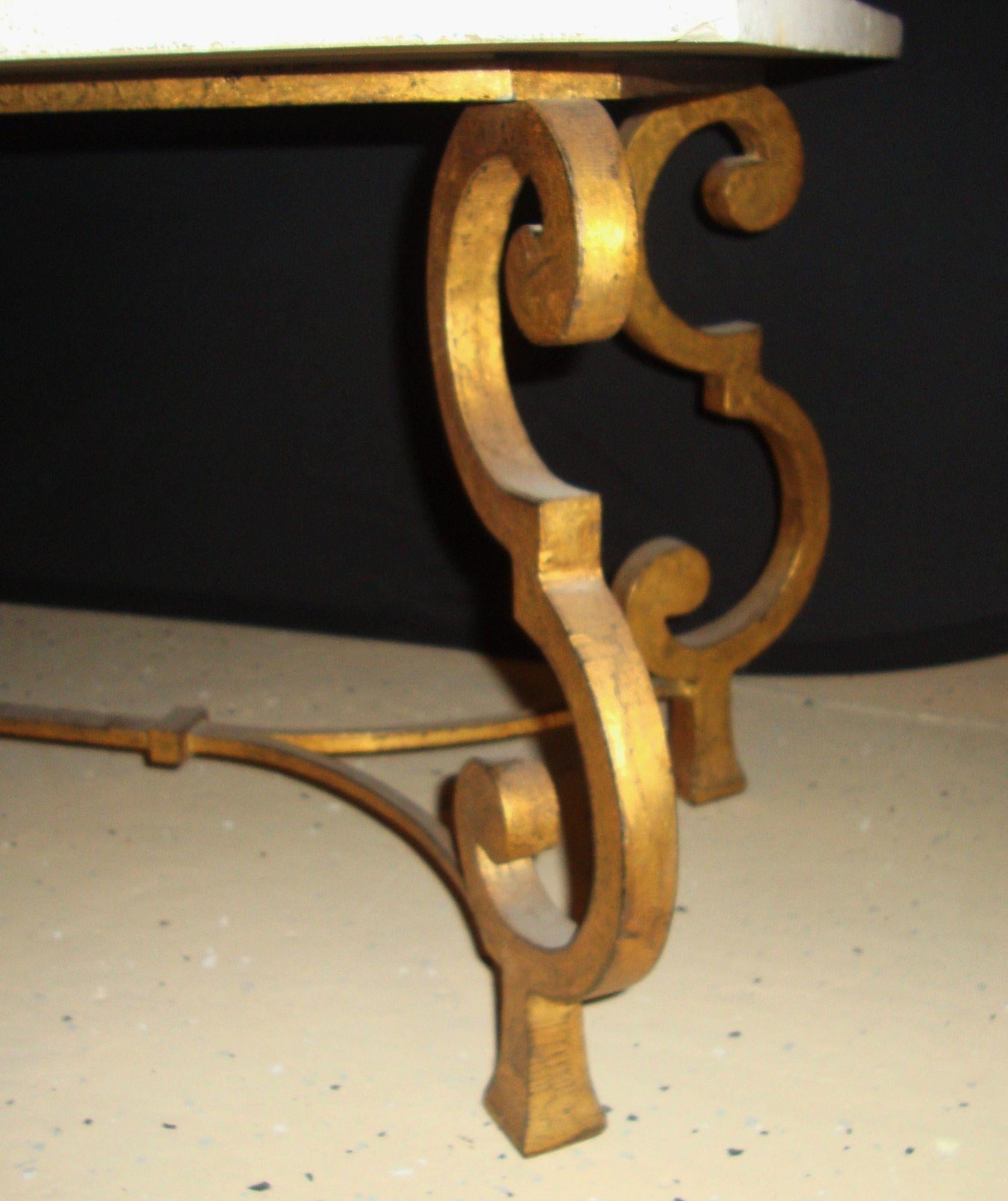Hollywood Regency Français Base en laiton Table Cocktail Tables Marbre Incrusté en vente 1