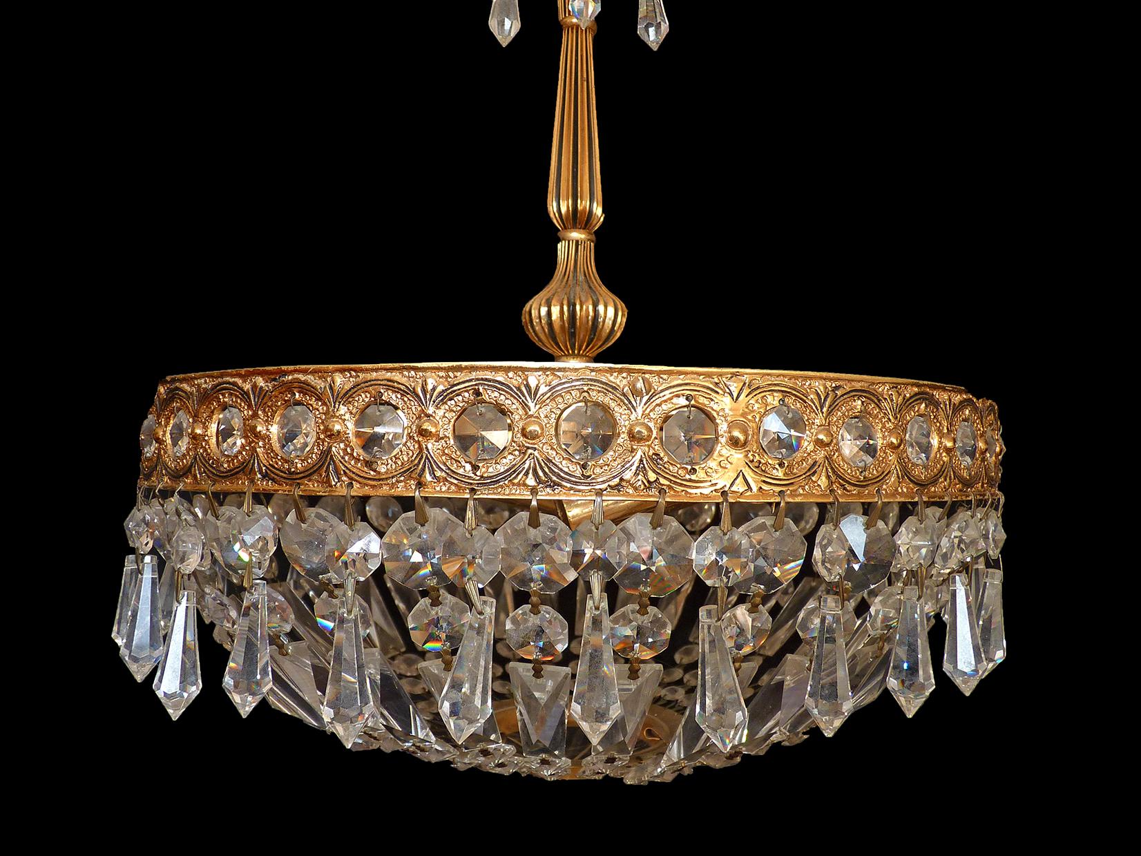 20th Century Hollywood Regency French Crystal and Gilt Brass Chandelier For Sale