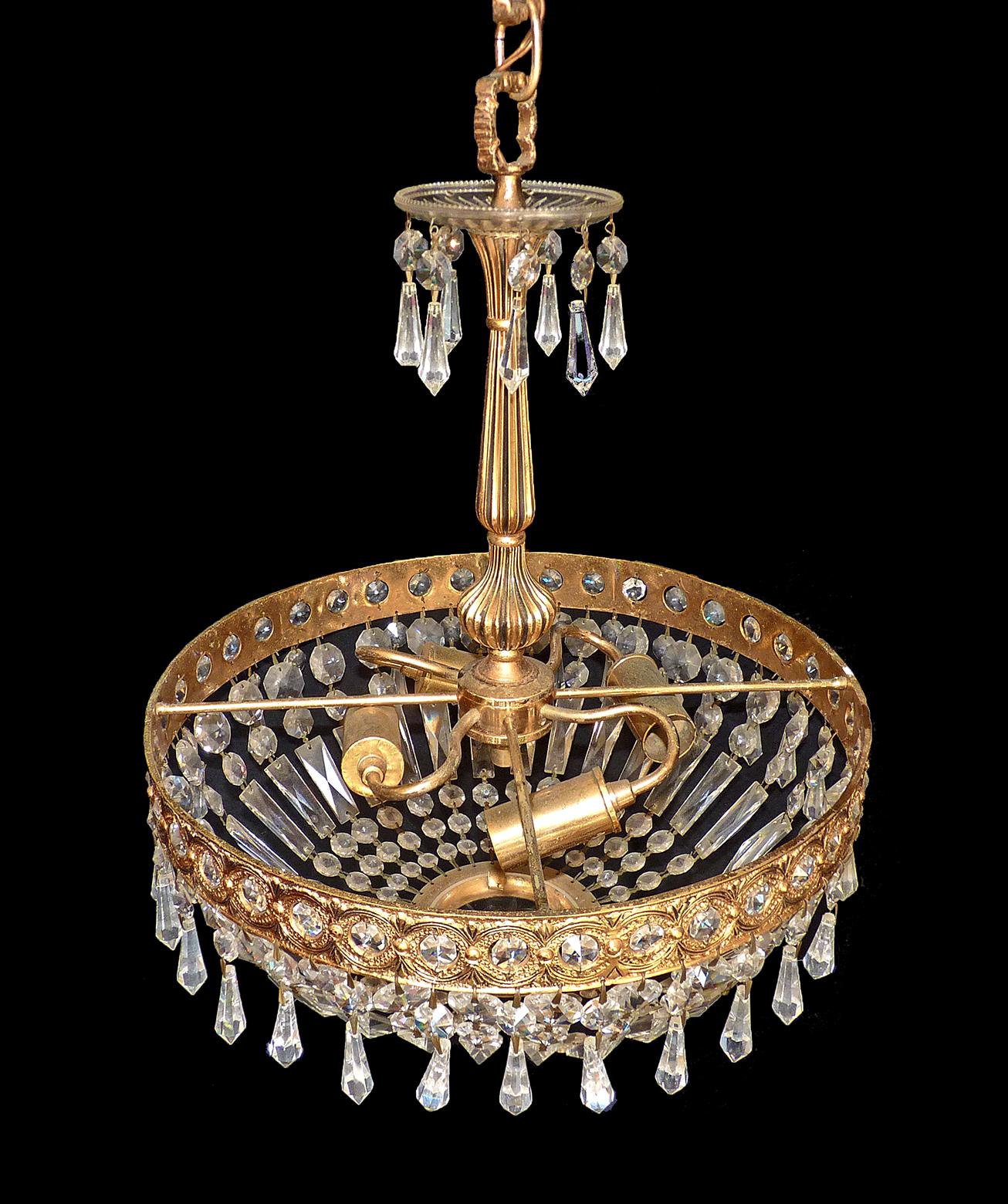Hollywood Regency French Crystal and Gilt Brass Chandelier For Sale 3