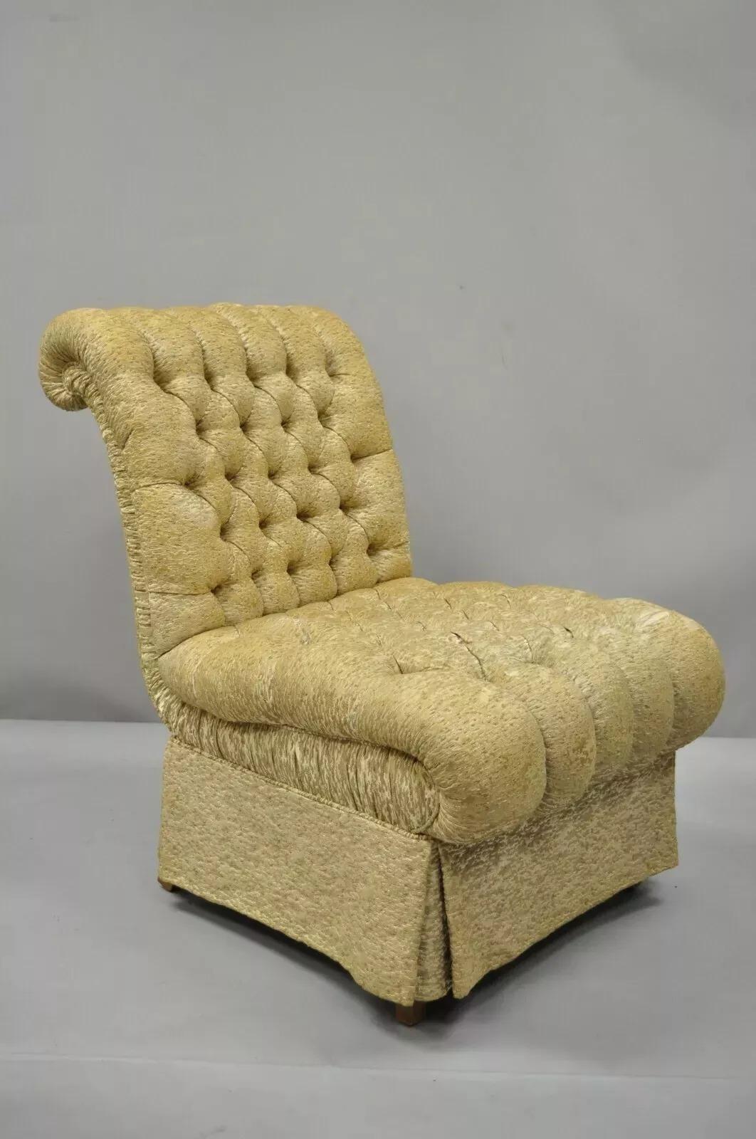 Chaises longues à dossier roulé et à dossier touffeté de style Hollywood Regency - Paire Bon état - En vente à Philadelphia, PA