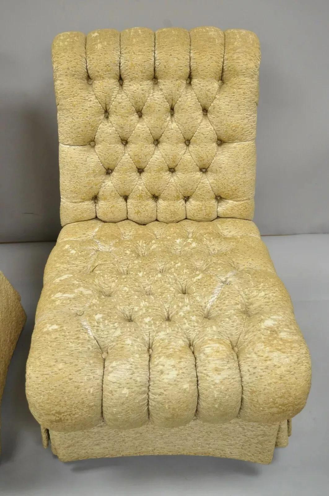 Tissu Chaises longues à dossier roulé et à dossier touffeté de style Hollywood Regency - Paire en vente