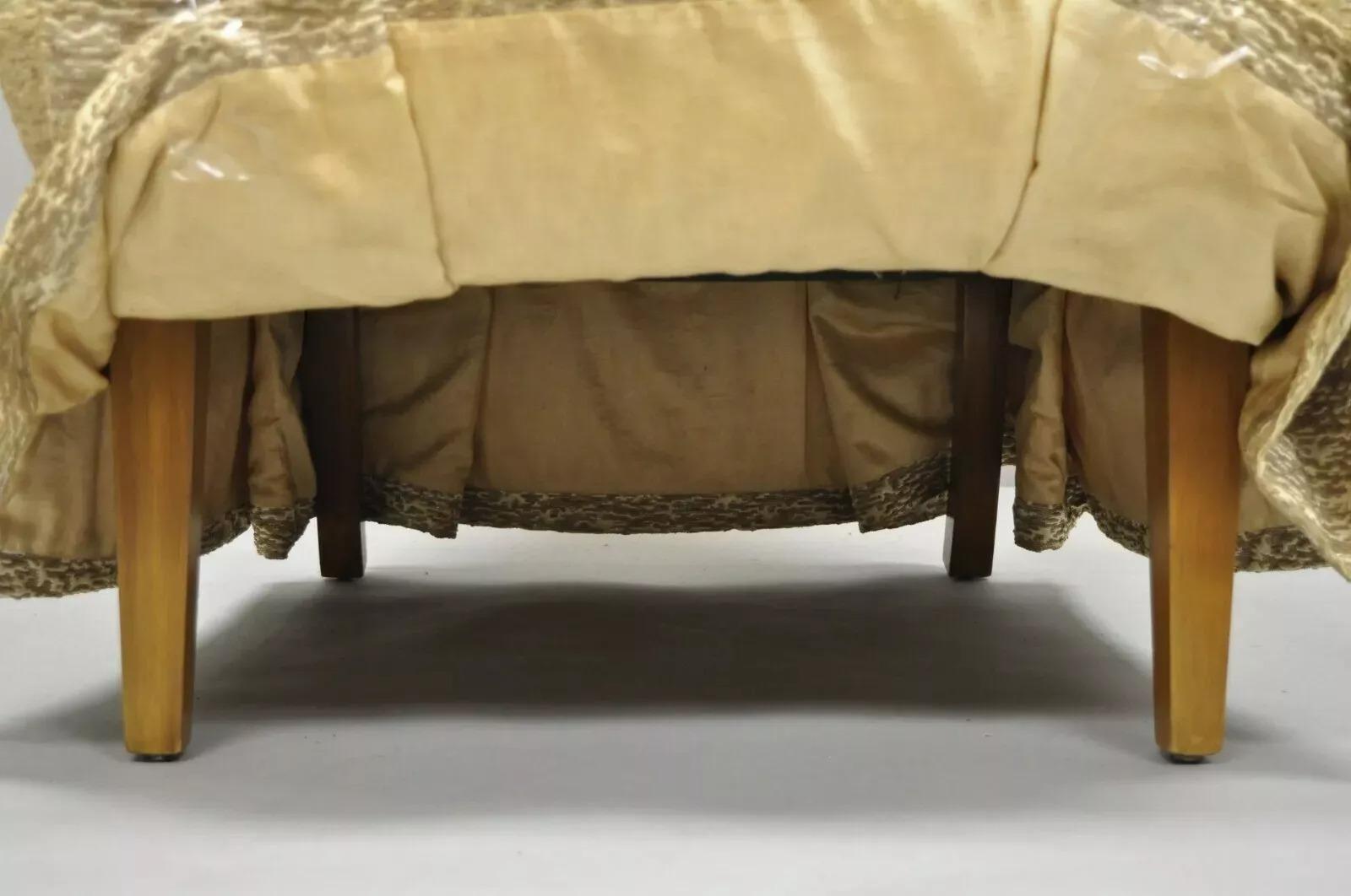 Chaises longues à dossier roulé et à dossier touffeté de style Hollywood Regency - Paire en vente 1