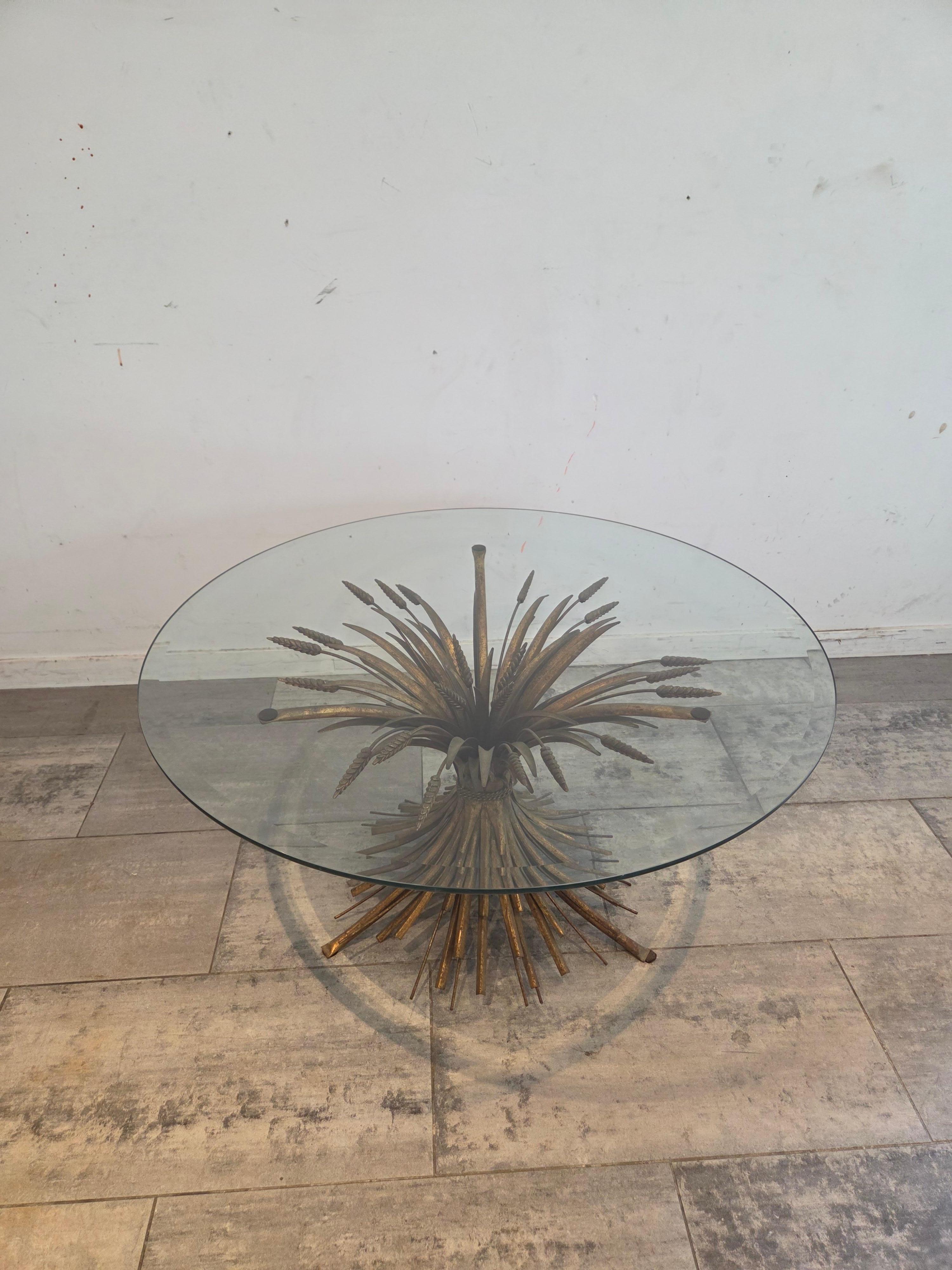Mesa de centro dorada estilo Hollywood Regency Coco Chanel Gavilla de trigo Regencia de Hollywood en venta