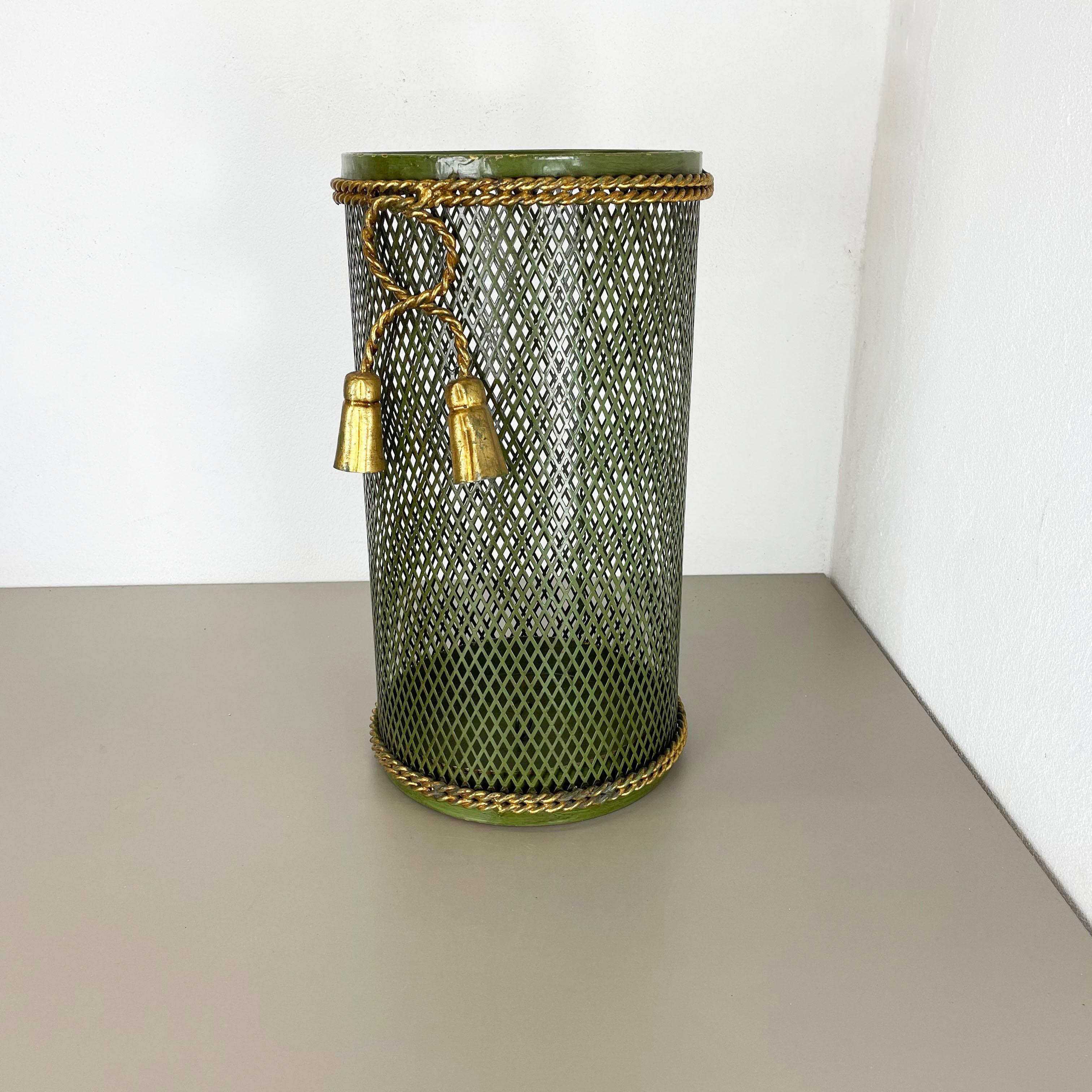 Article: umbrella stand

Origin: Italy

Age: 1950s

Design and Producer: Li Puma, Florence in Italy

This original vintage Hollywood Regency umbrella stand was produced in the 1950s in Italy by Li Puma. unique and extraordinary design of the