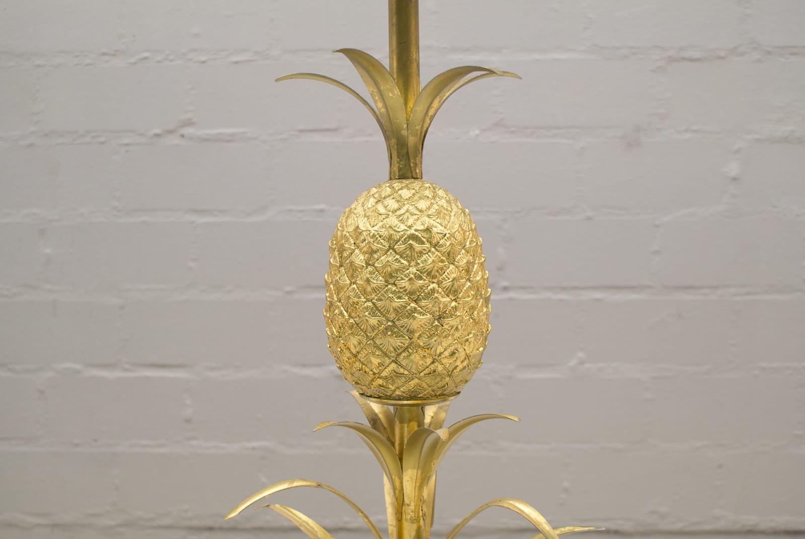Late 20th Century Hollywood Regency Gilded Pineapple Floor Lamp, 1970s