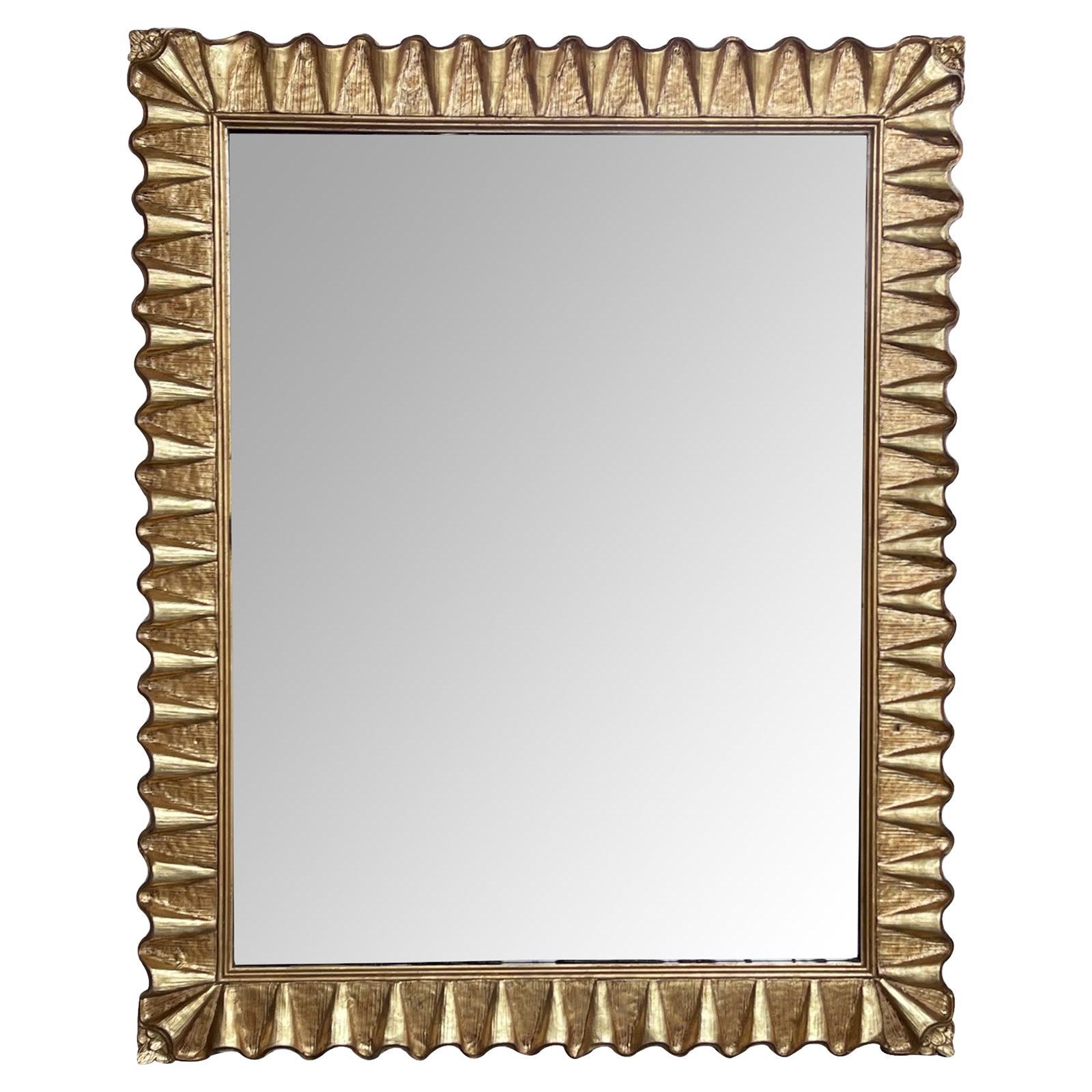 Miroir rectangulaire doré Hollywood Regency avec cadre ondulé à volants