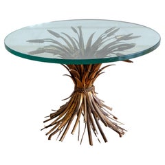 Mesa de centro dorada Hollywood Regency con gavilla de trigo