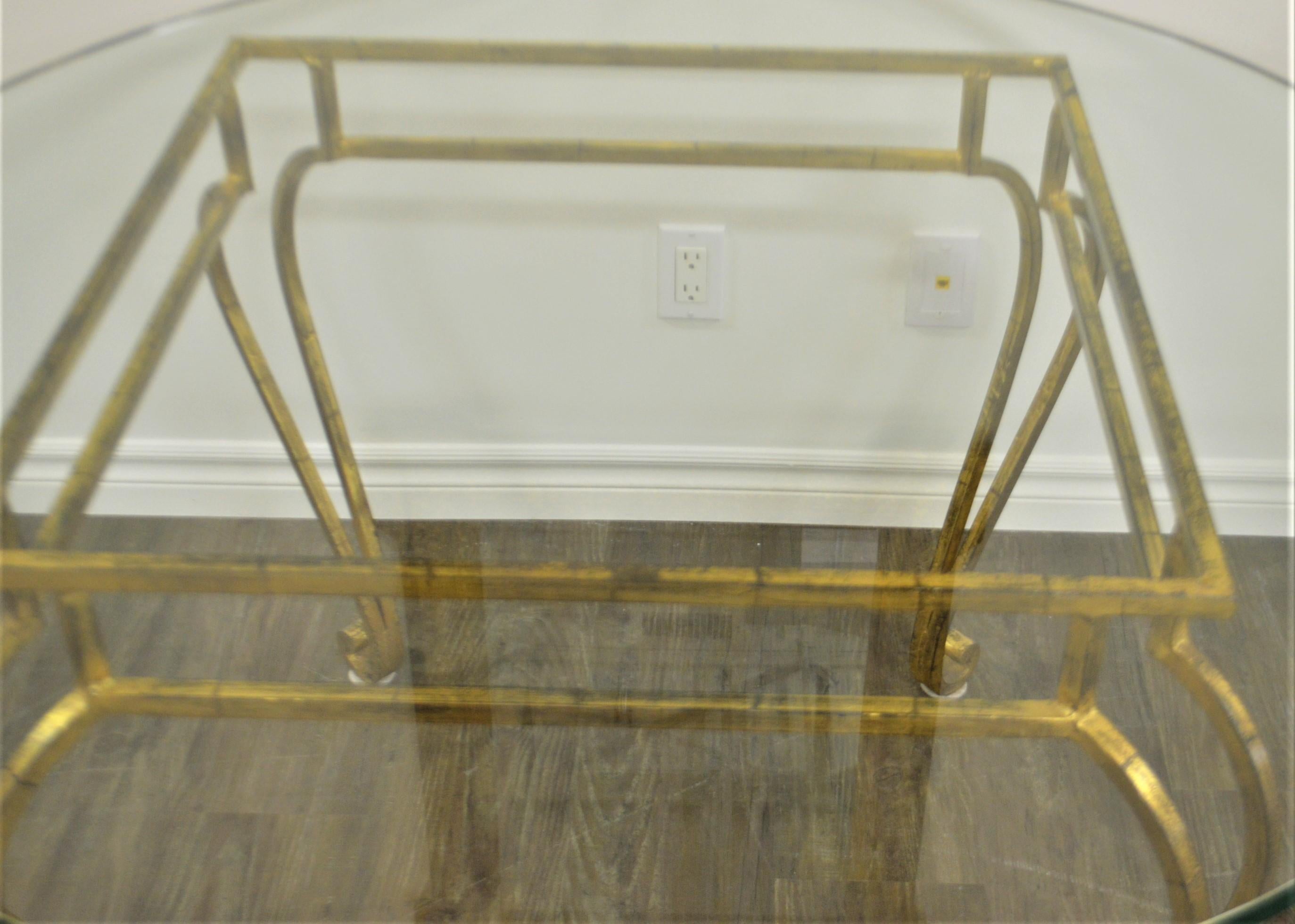 Hollywood Regency Gilded Wrought Iron Round Center Table with Thick Glass Top In Good Condition For Sale In Oakville, ON