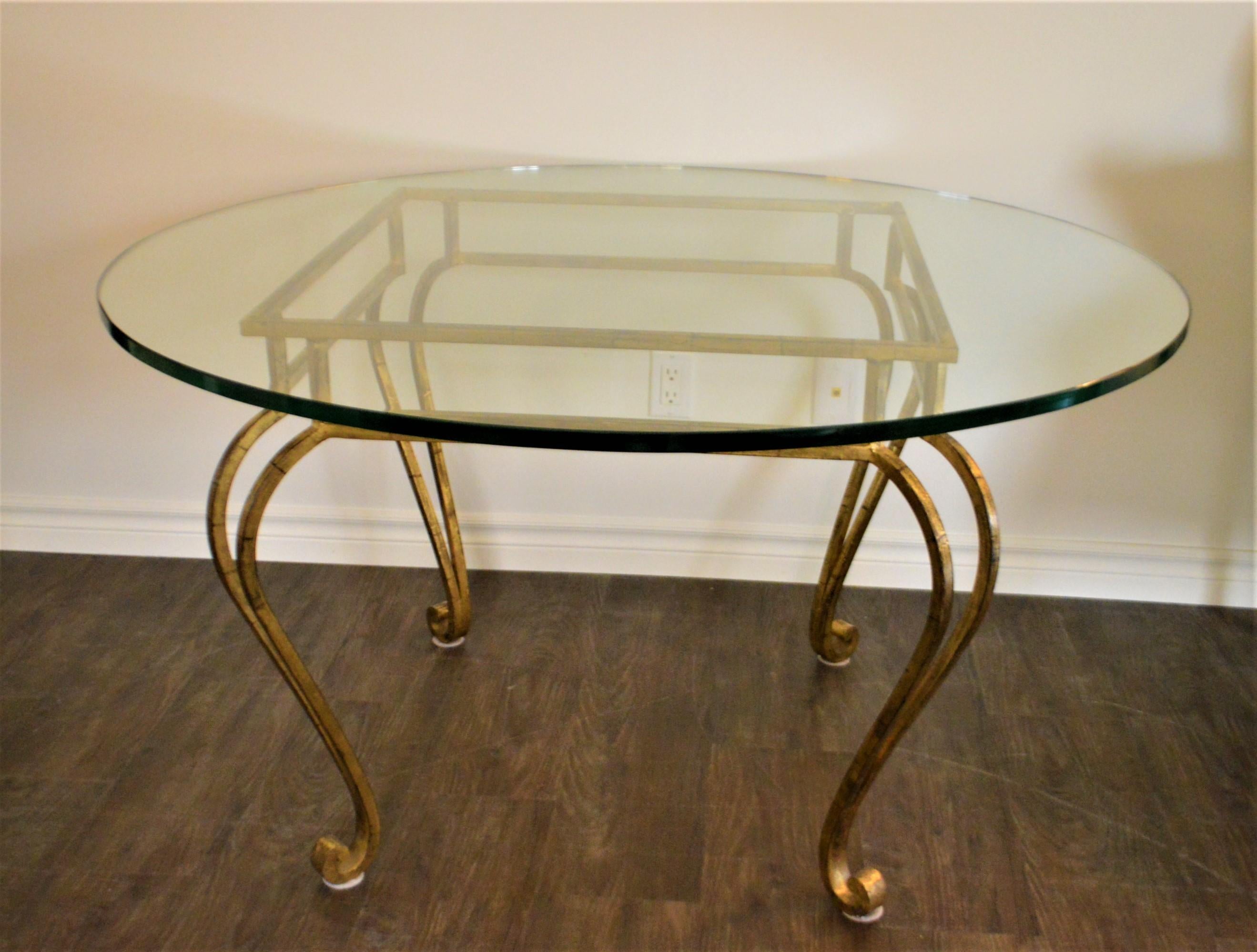 20th Century Hollywood Regency Gilded Wrought Iron Round Center Table with Thick Glass Top For Sale
