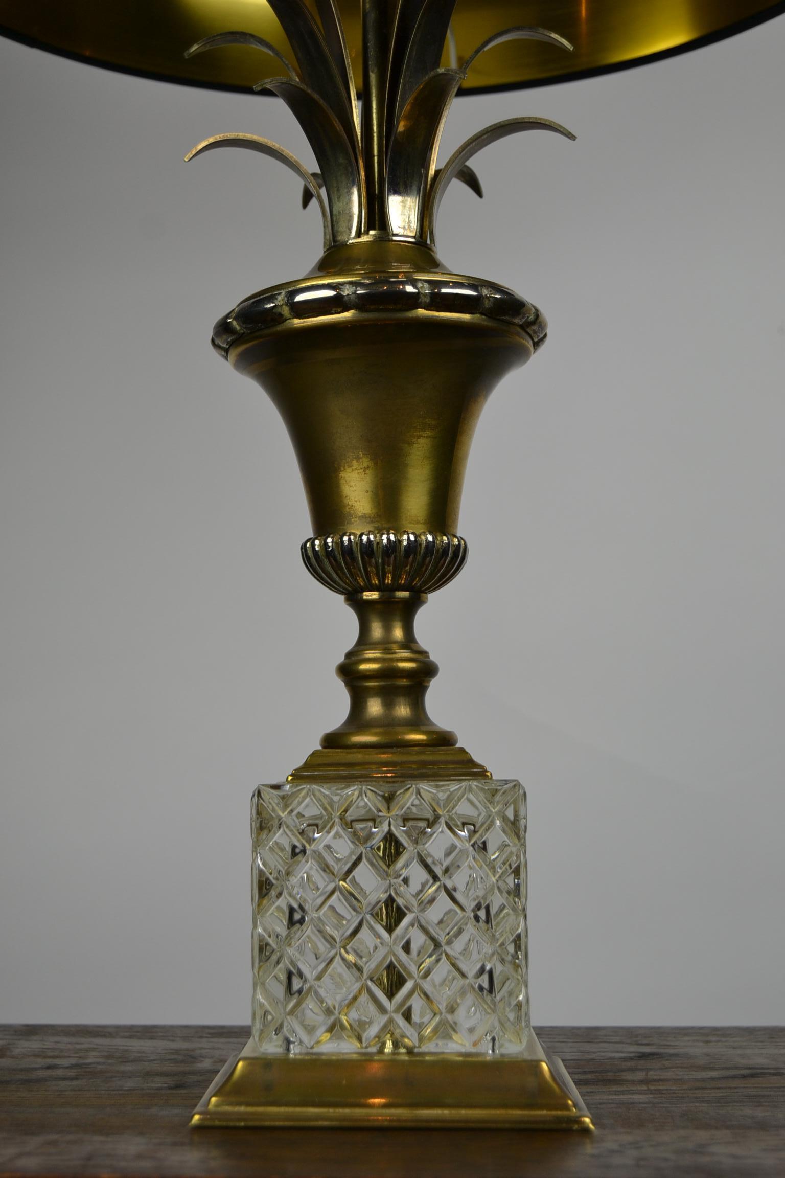 Français Lampe de bureau Hollywood Regency en forme de feuille d'ananas, laiton doré et cristal, France en vente