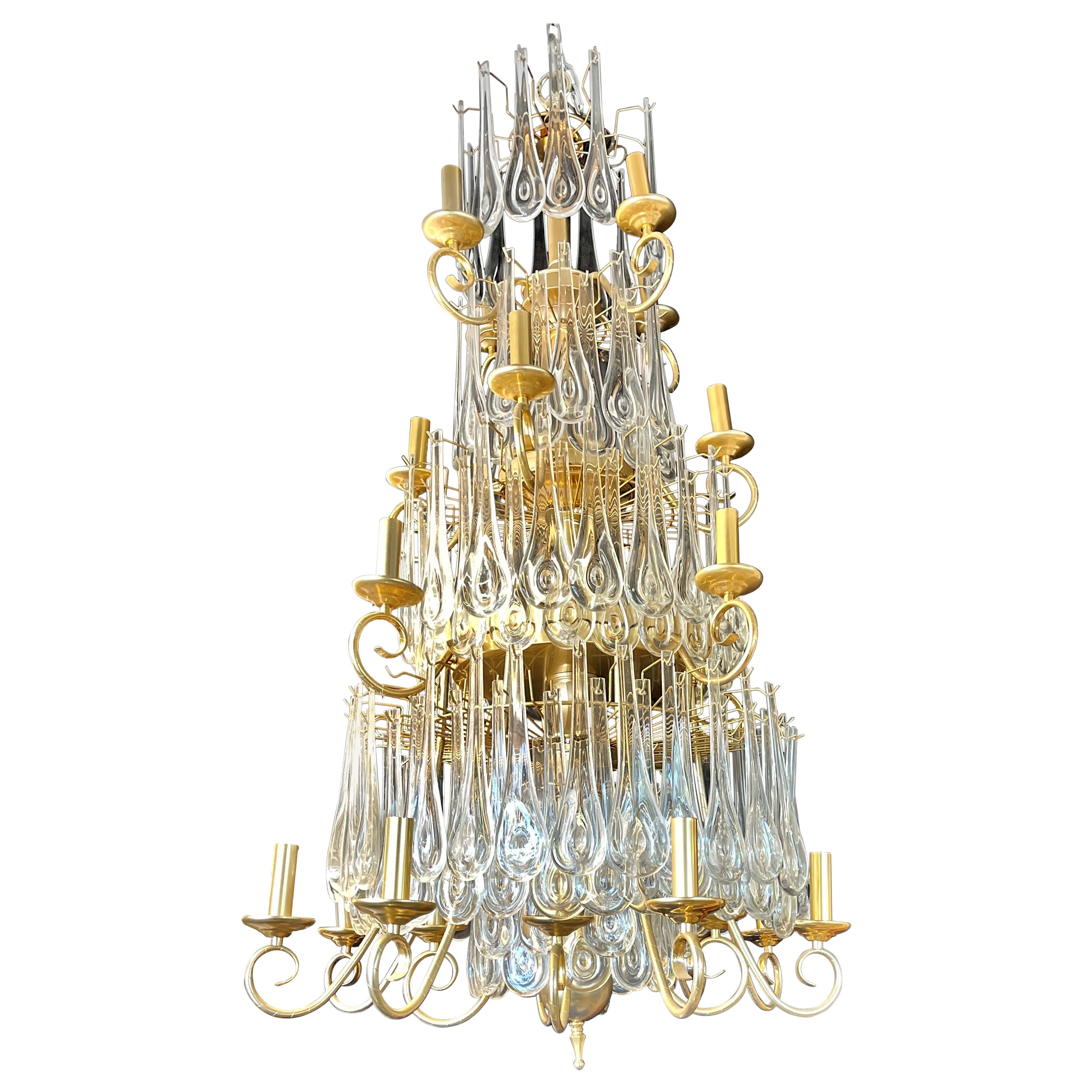 Lampadario Hollywood Regency in bronzo dorato e cristallo