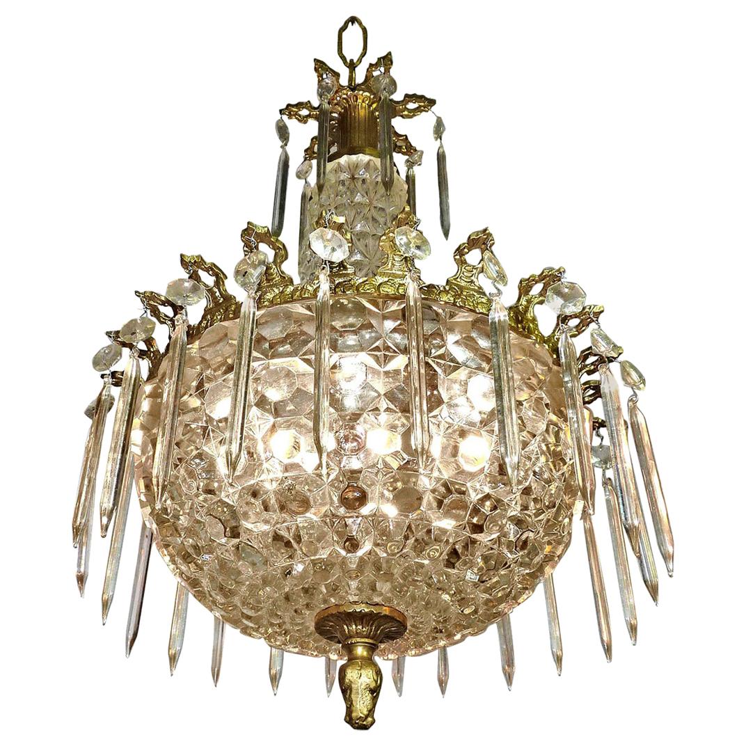 Hollywood Regency-Kronleuchter aus vergoldeter Bronze und dickem Glas mit tropfenförmigem Kristall