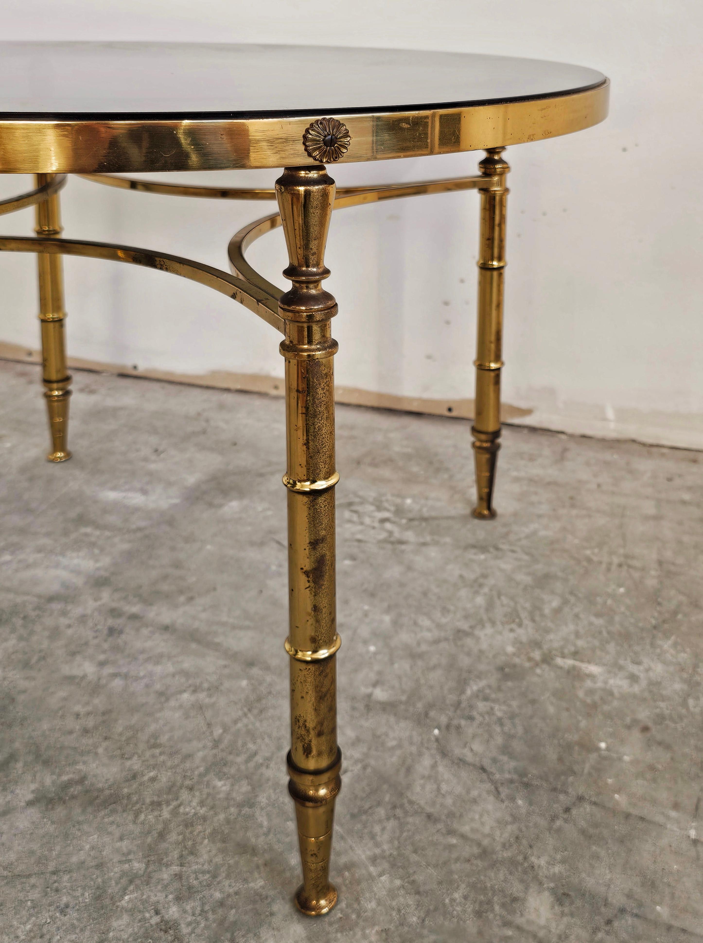 Runde Hollywood-Regency-Couchtische aus vergoldeter Bronze von Maison Charles im Angebot 4